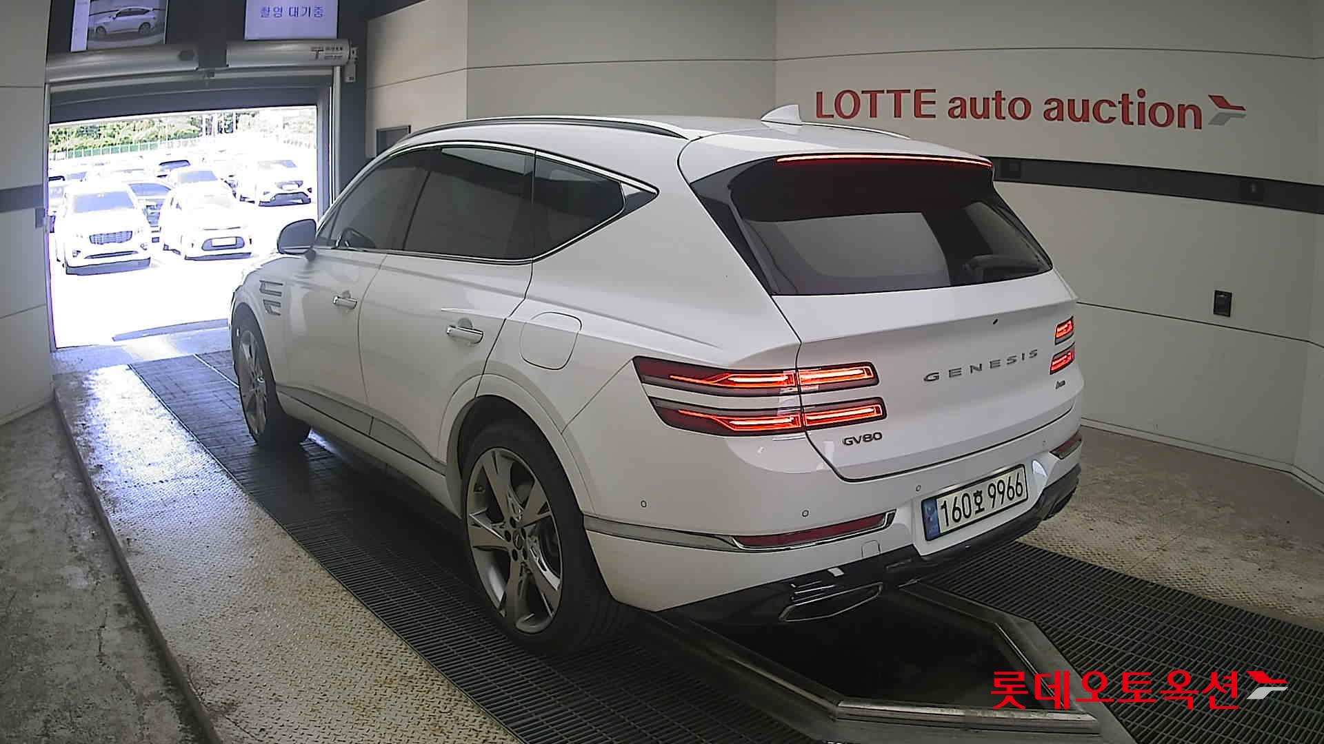 2021 - genesis gv80