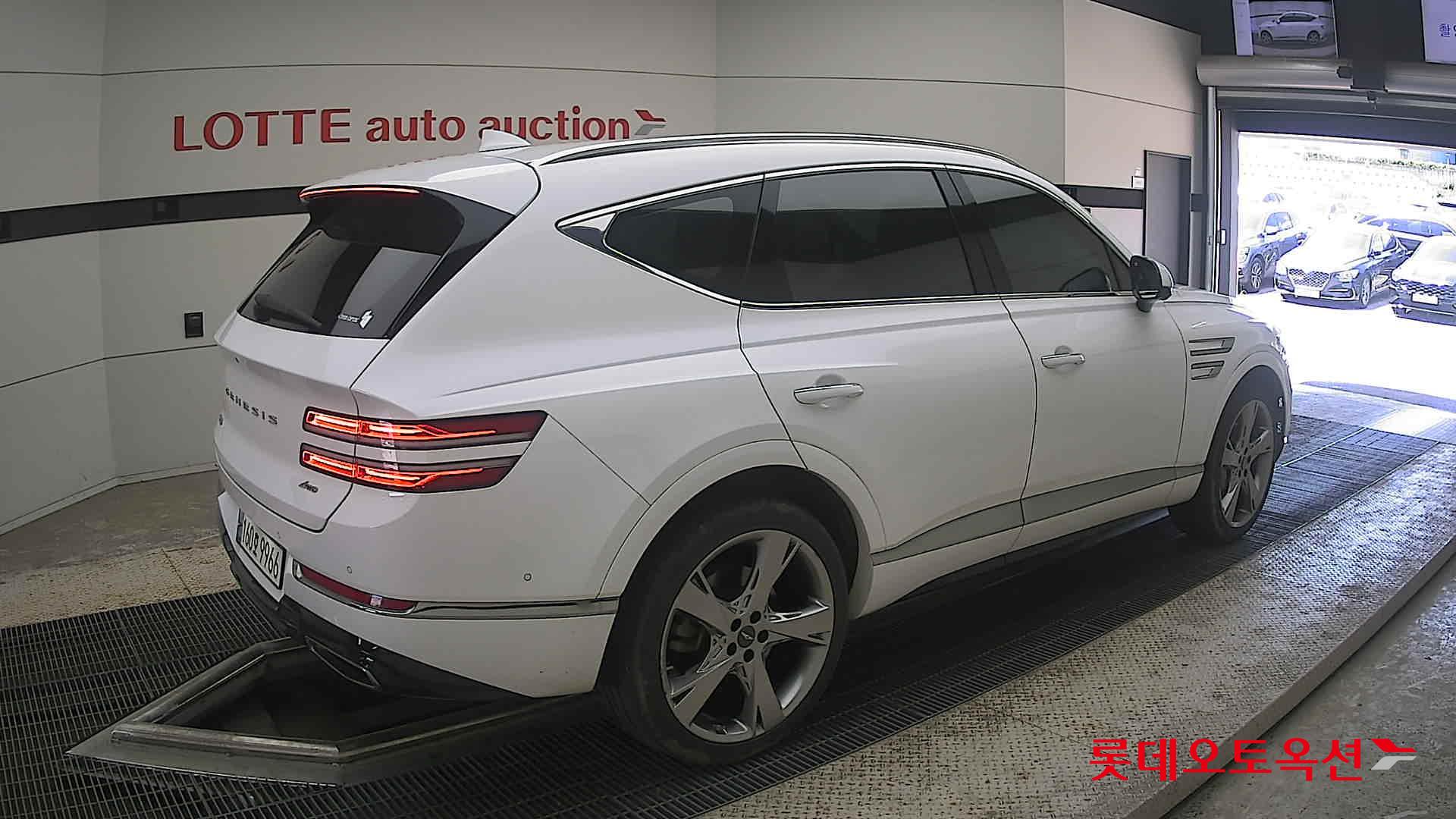 2021 - genesis gv80