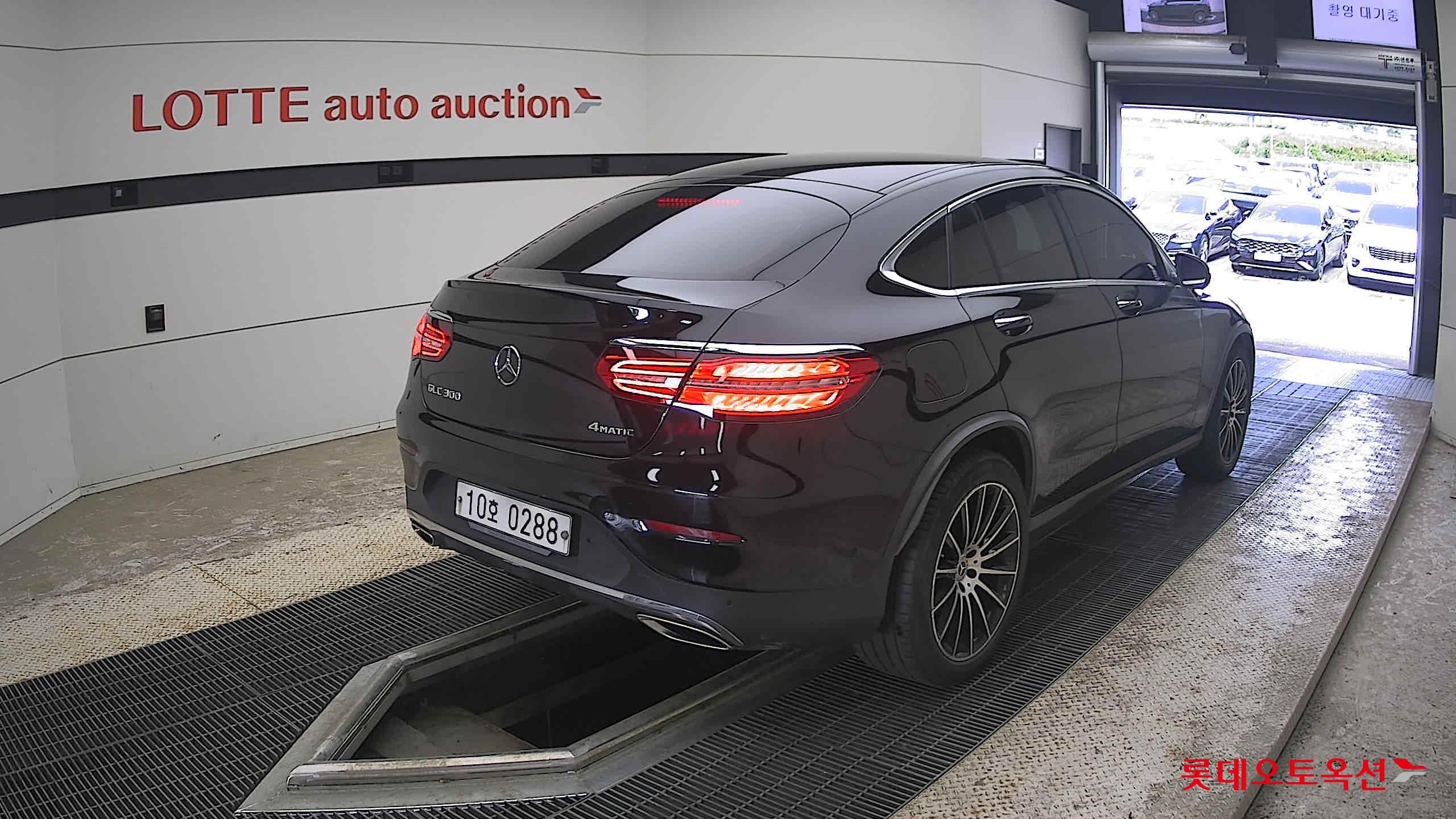 2019 - mercedes-benz glc300