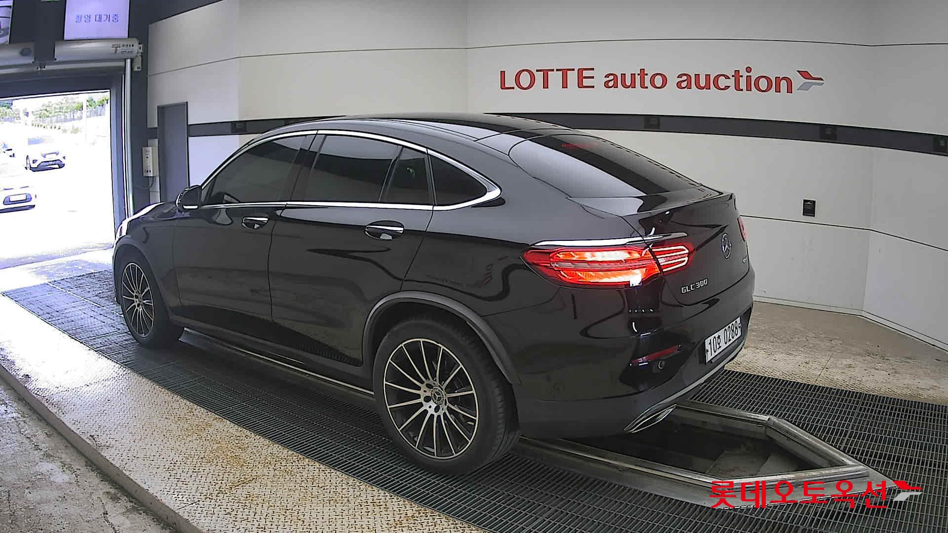 2019 - mercedes-benz glc300