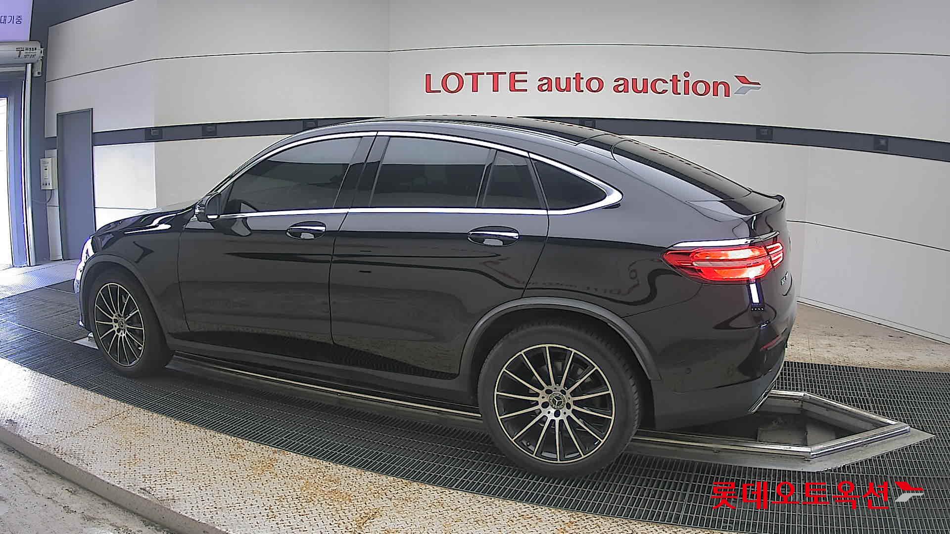 2019 - mercedes-benz glc300