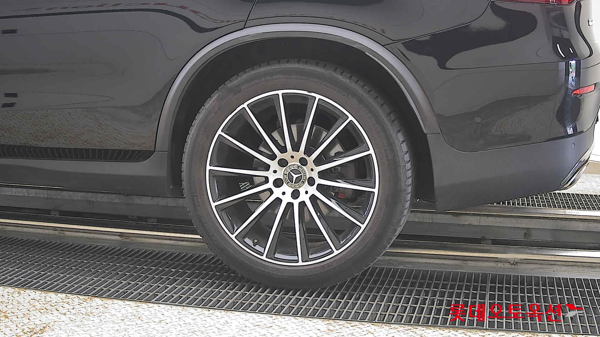 2019 - mercedes-benz glc300