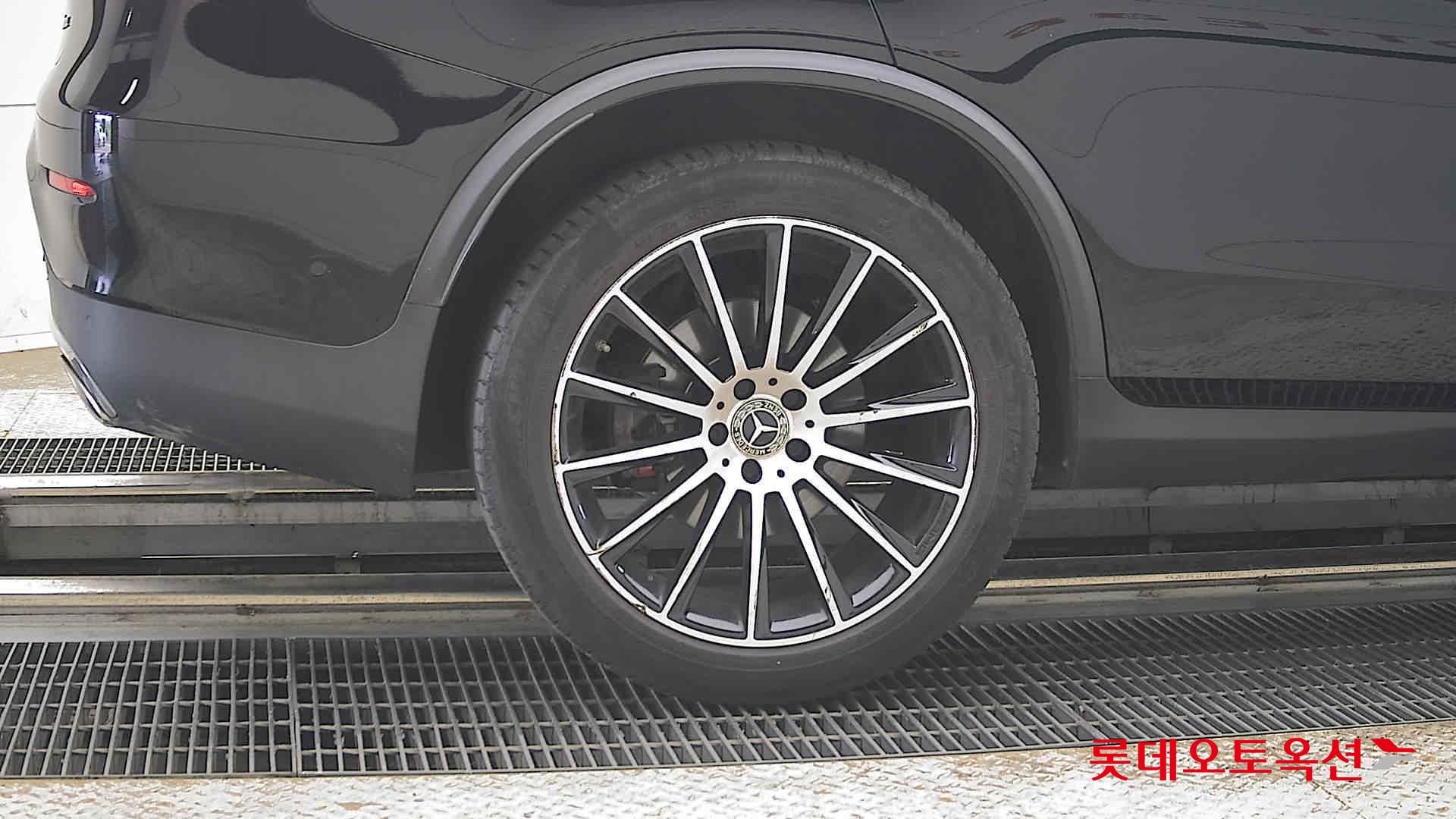 2019 - mercedes-benz glc300