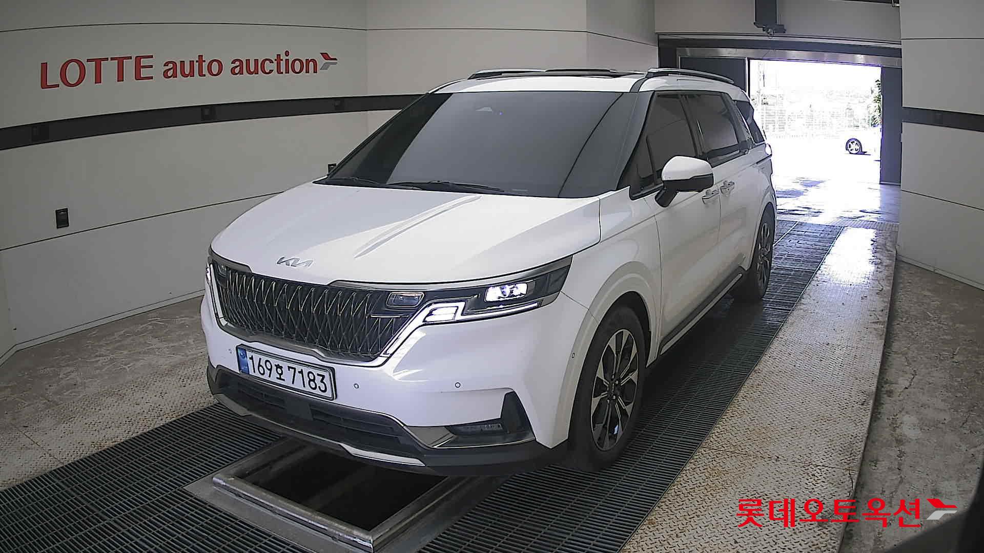 2023 - kia carnival