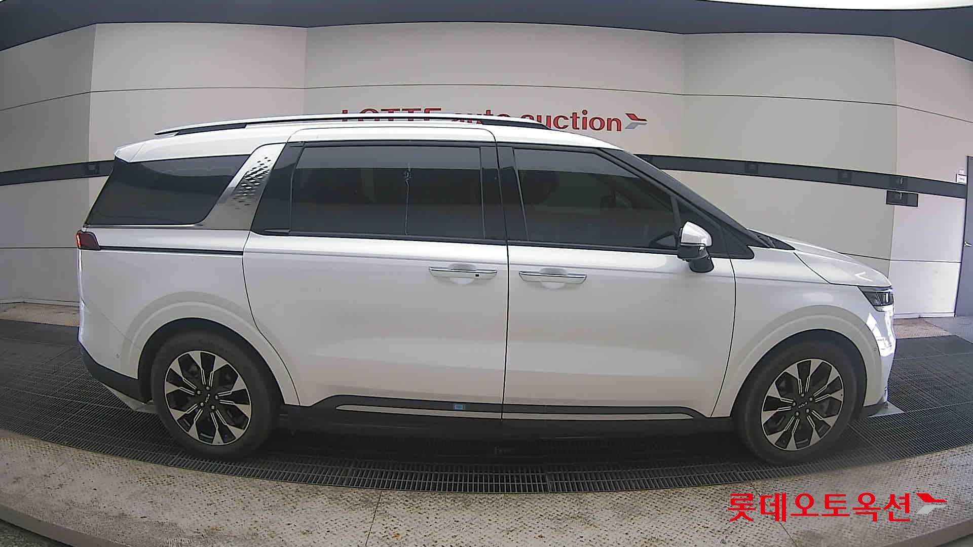 2023 - kia carnival
