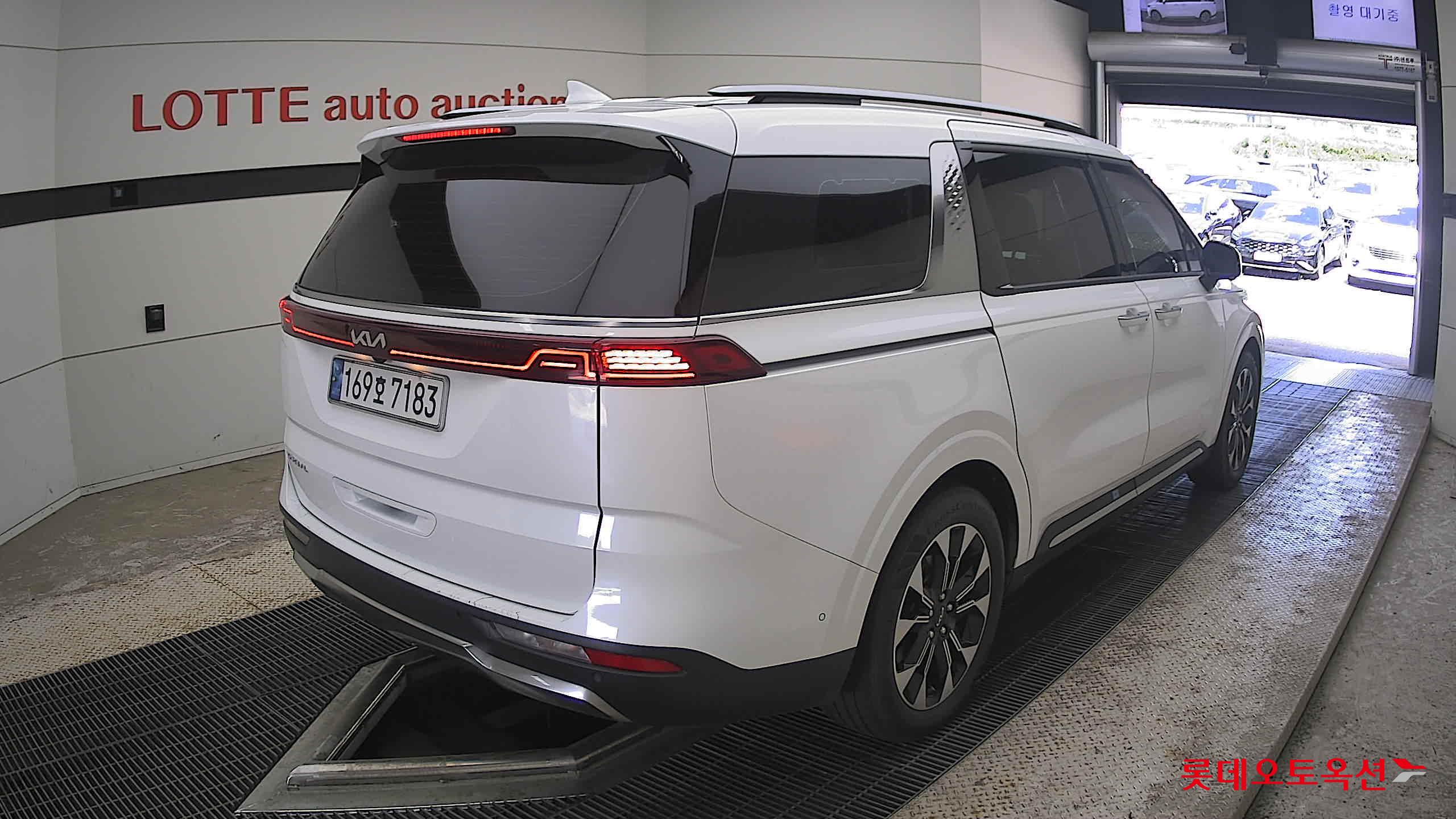 2023 - kia carnival
