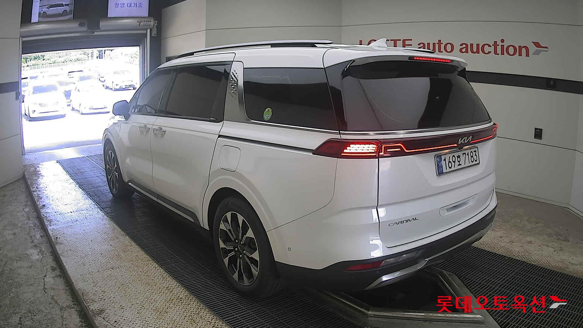 2023 - kia carnival