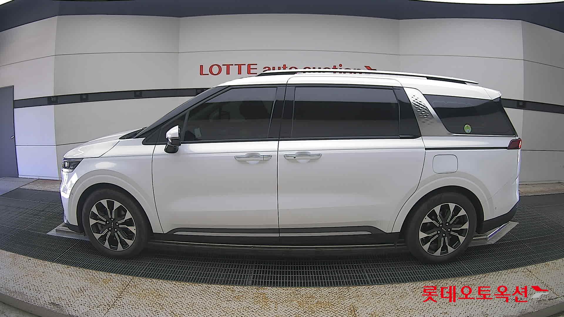 2023 - kia carnival