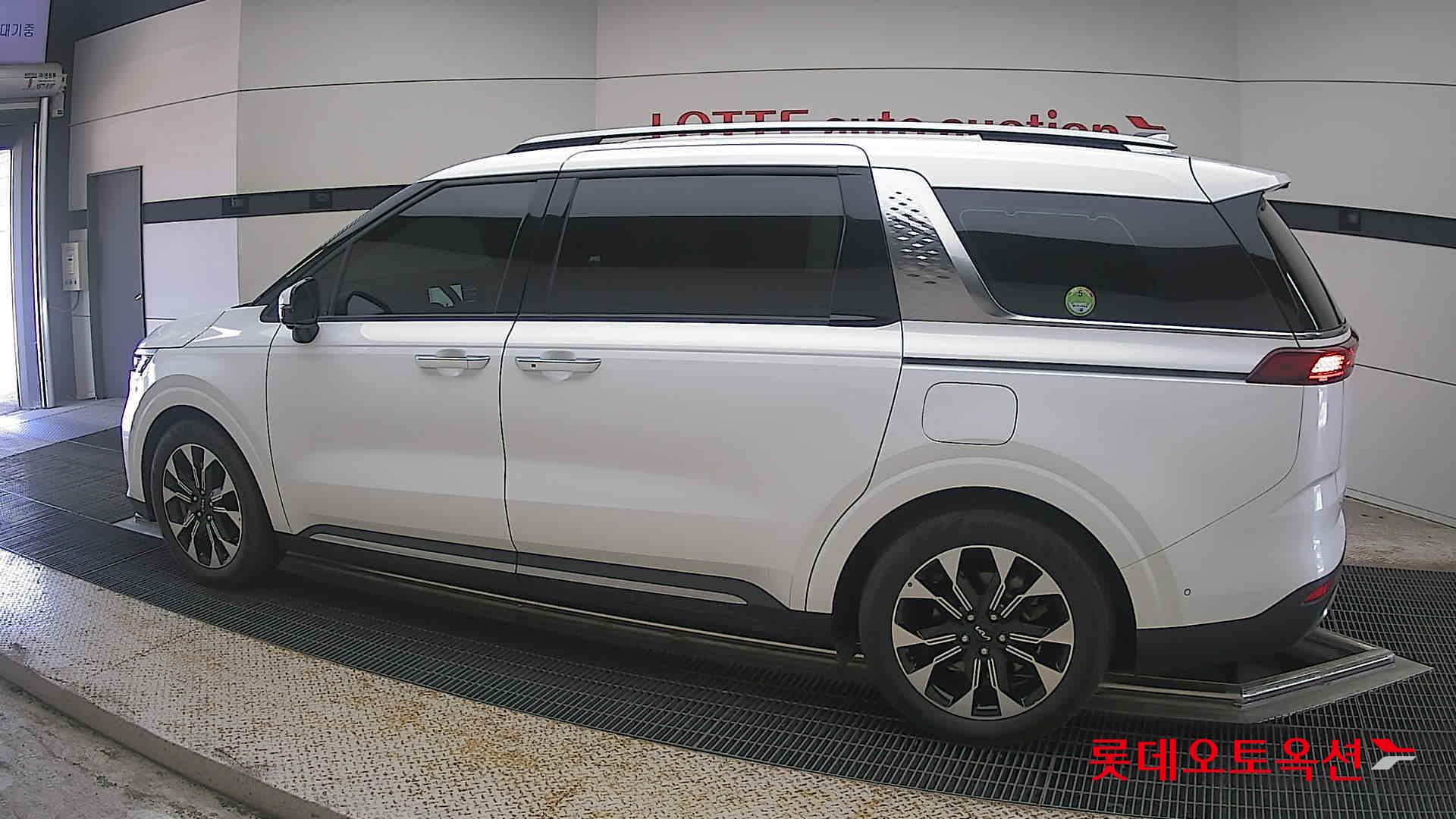 2023 - kia carnival