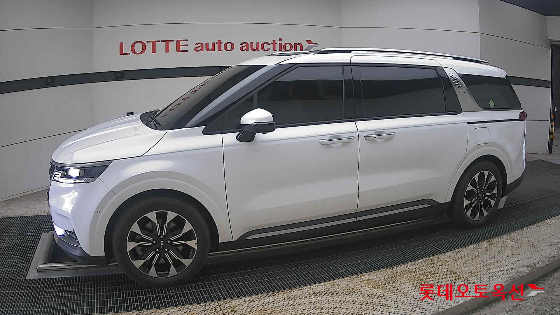 2023 - kia carnival