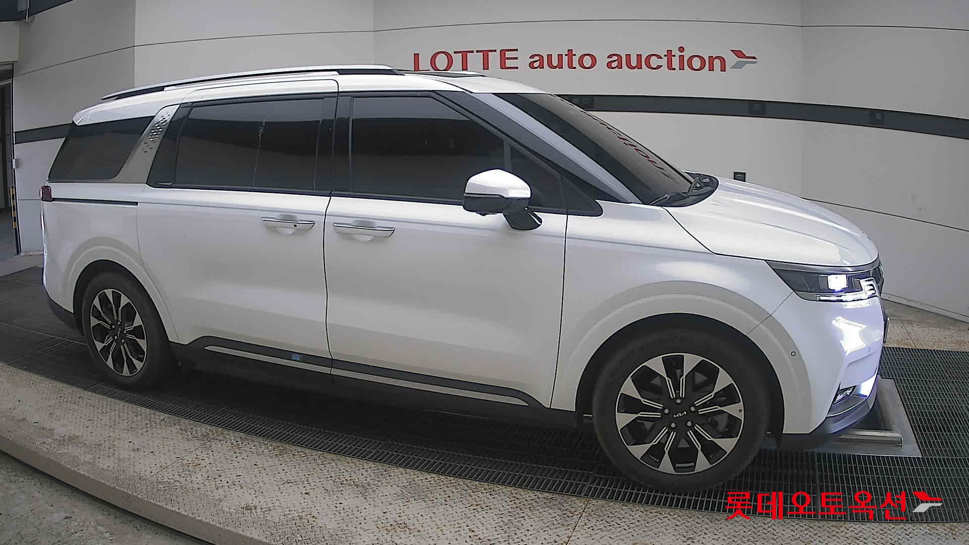 2023 - kia carnival
