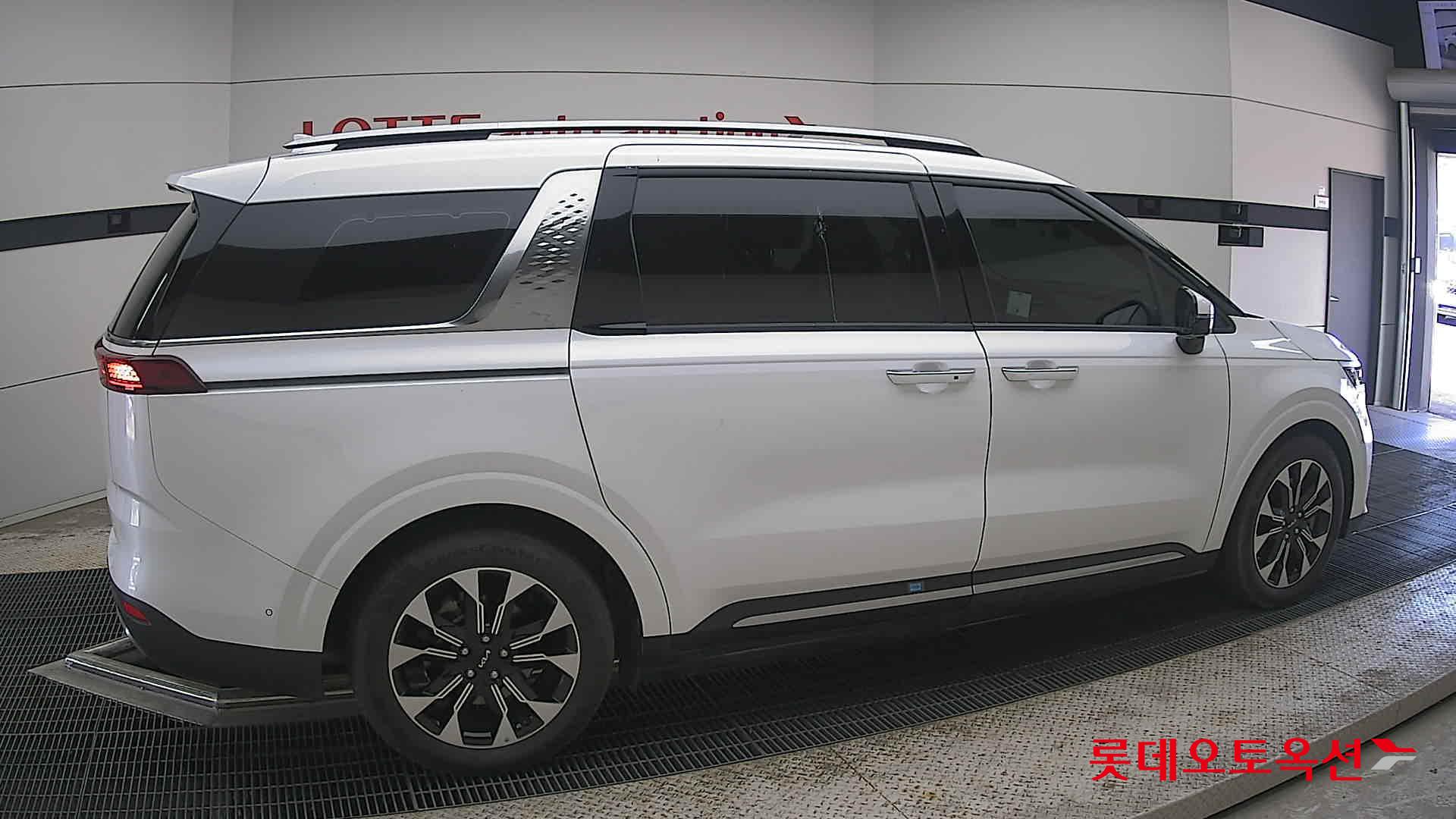 2023 - kia carnival