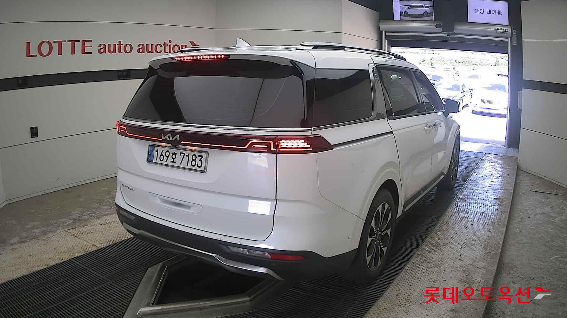 2023 - kia carnival