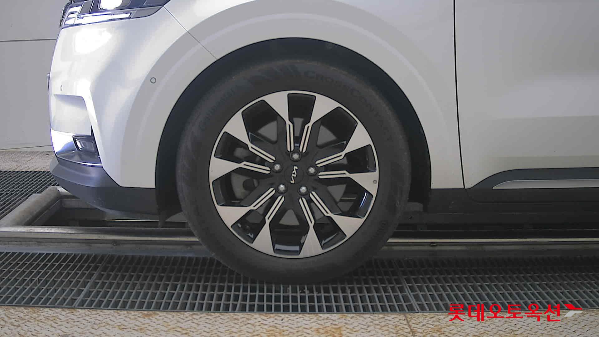 2023 - kia carnival