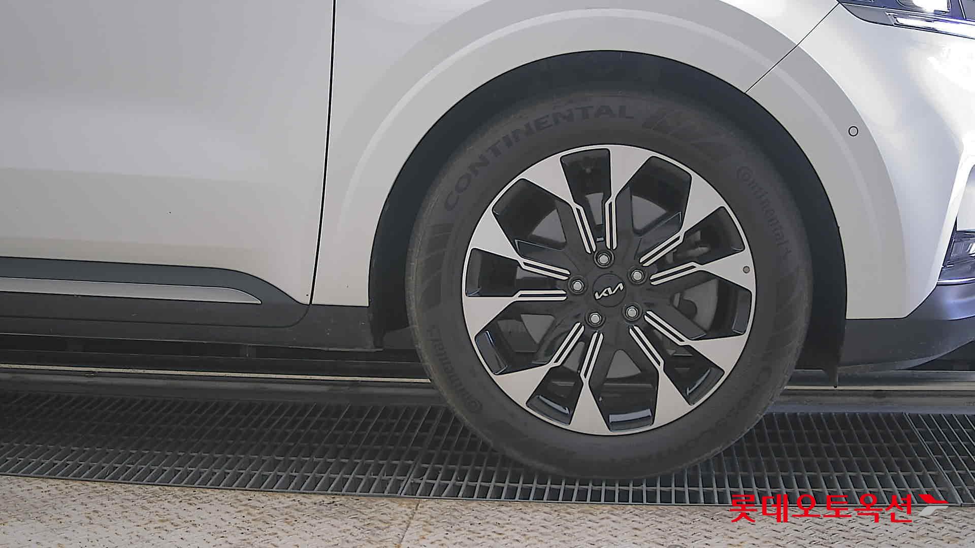 2023 - kia carnival