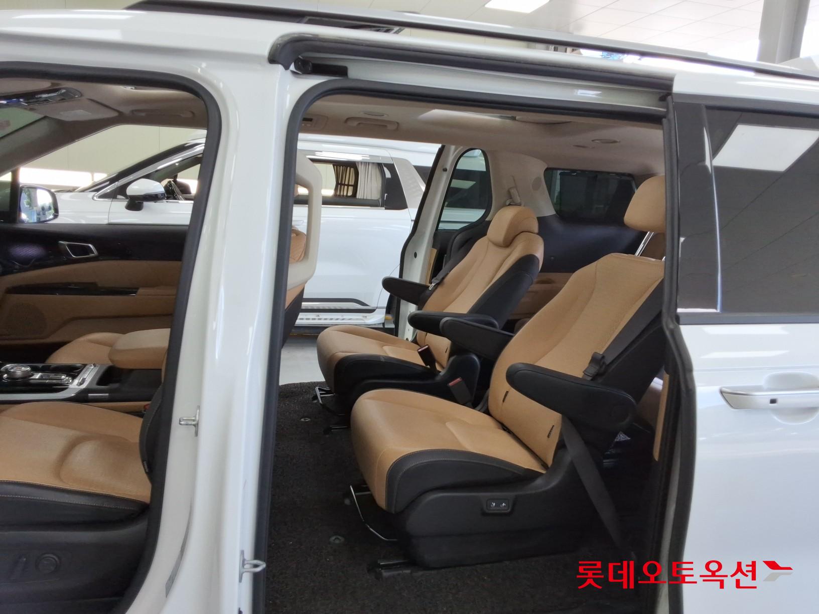 2023 - kia carnival