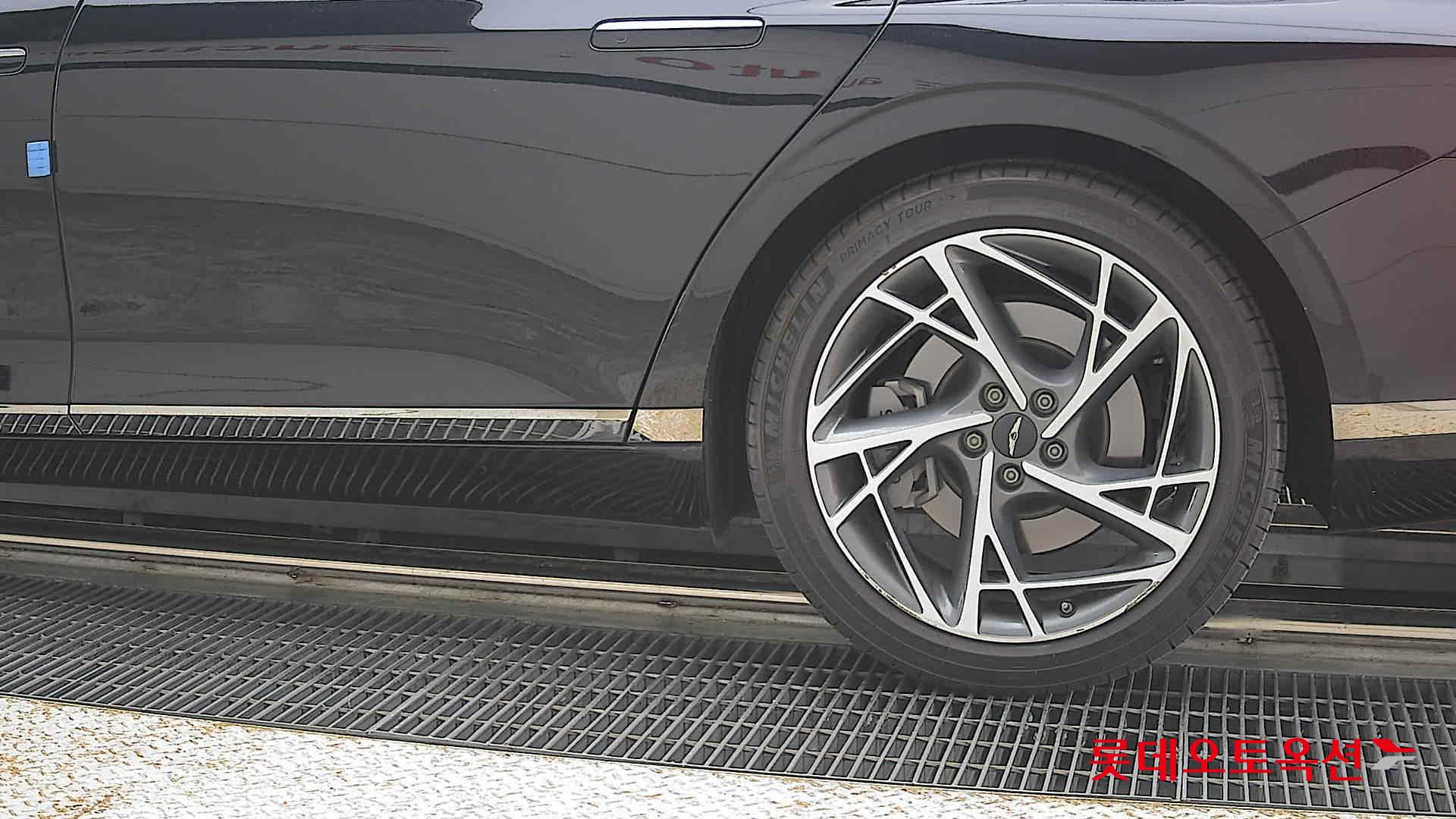 2023 - genesis g90