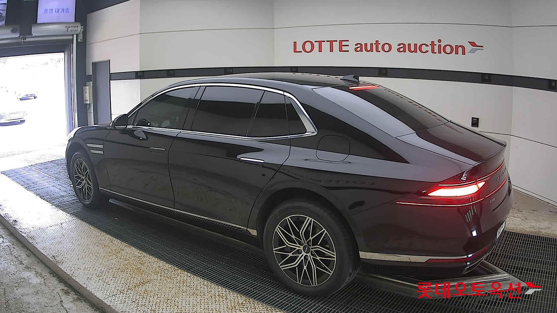 2022 - genesis g90