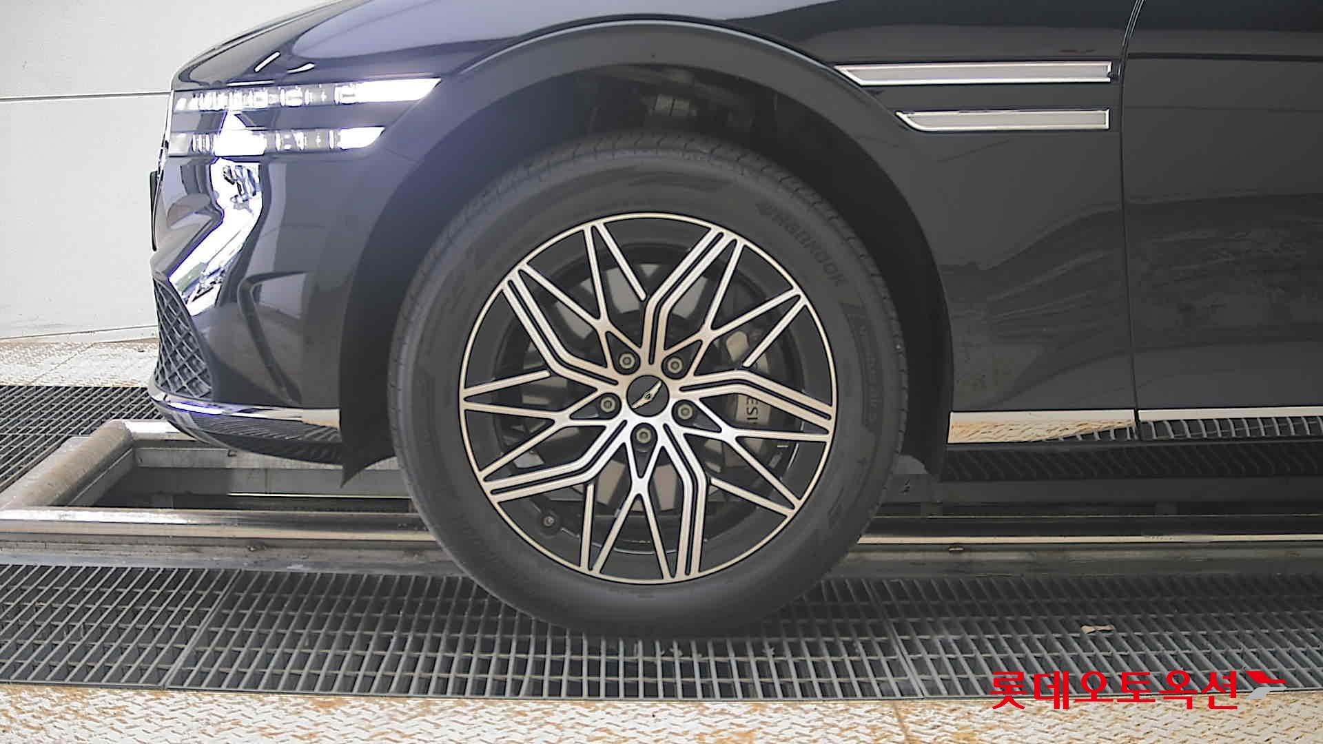 2022 - genesis g90