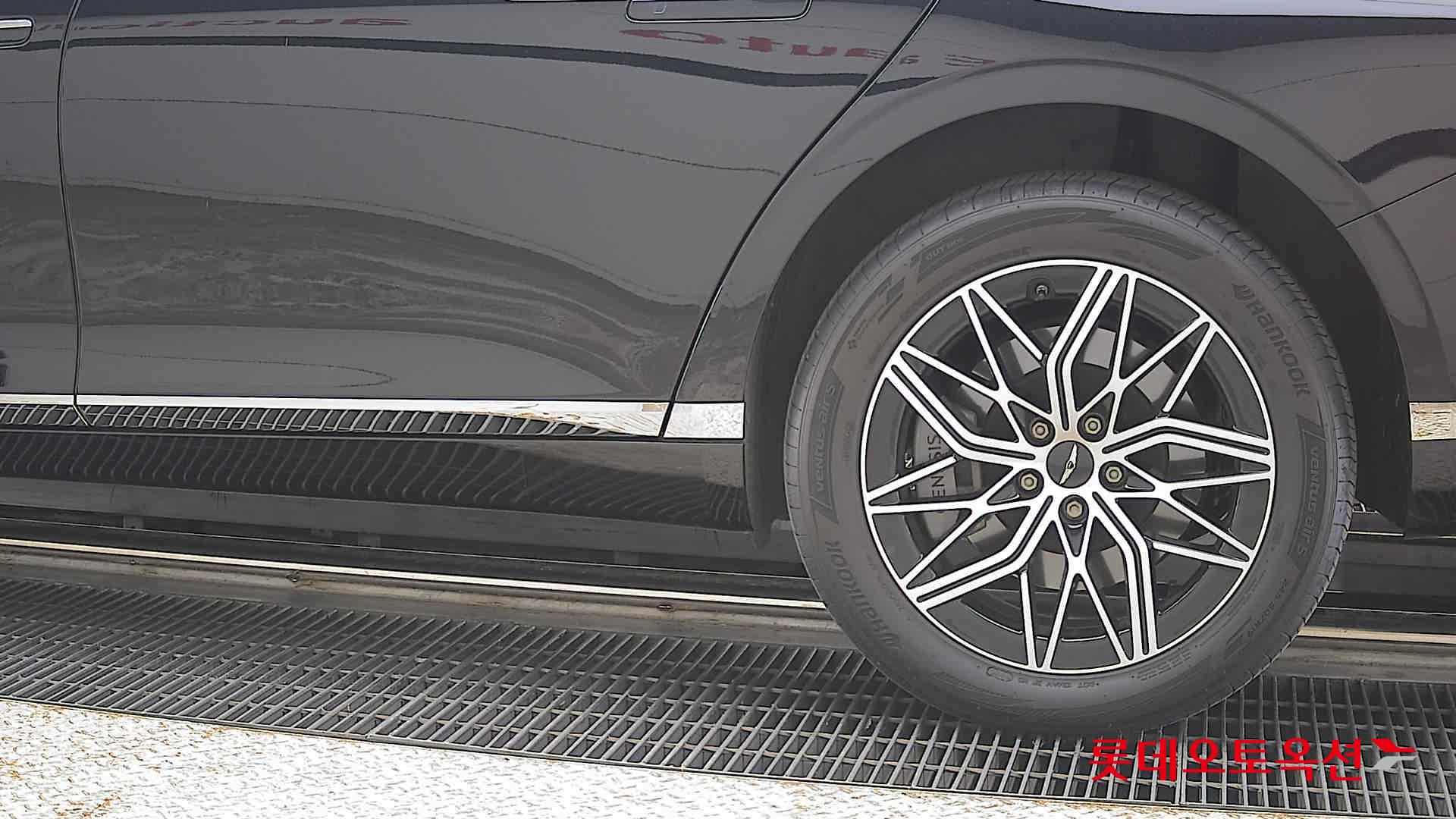 2022 - genesis g90