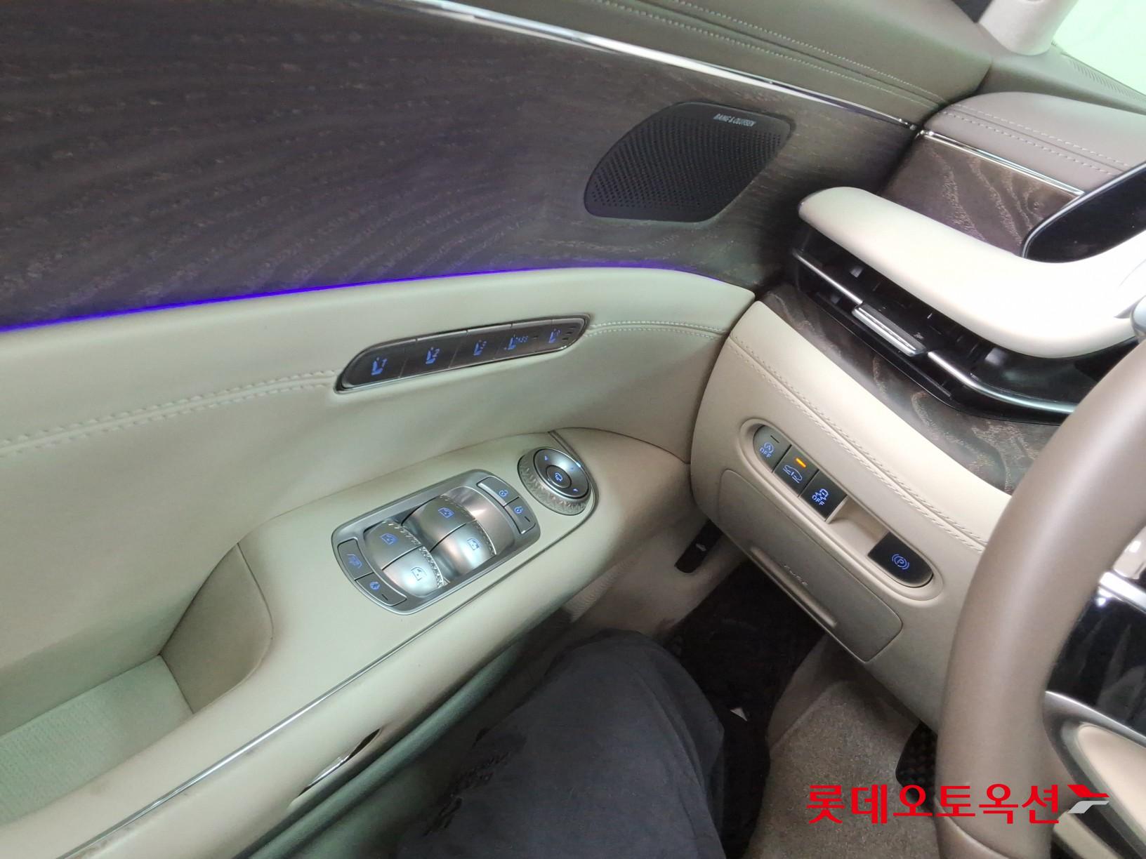 2022 - genesis g90