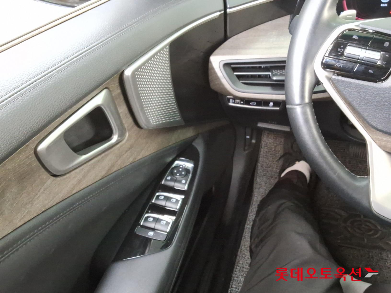 2023 - kia k8