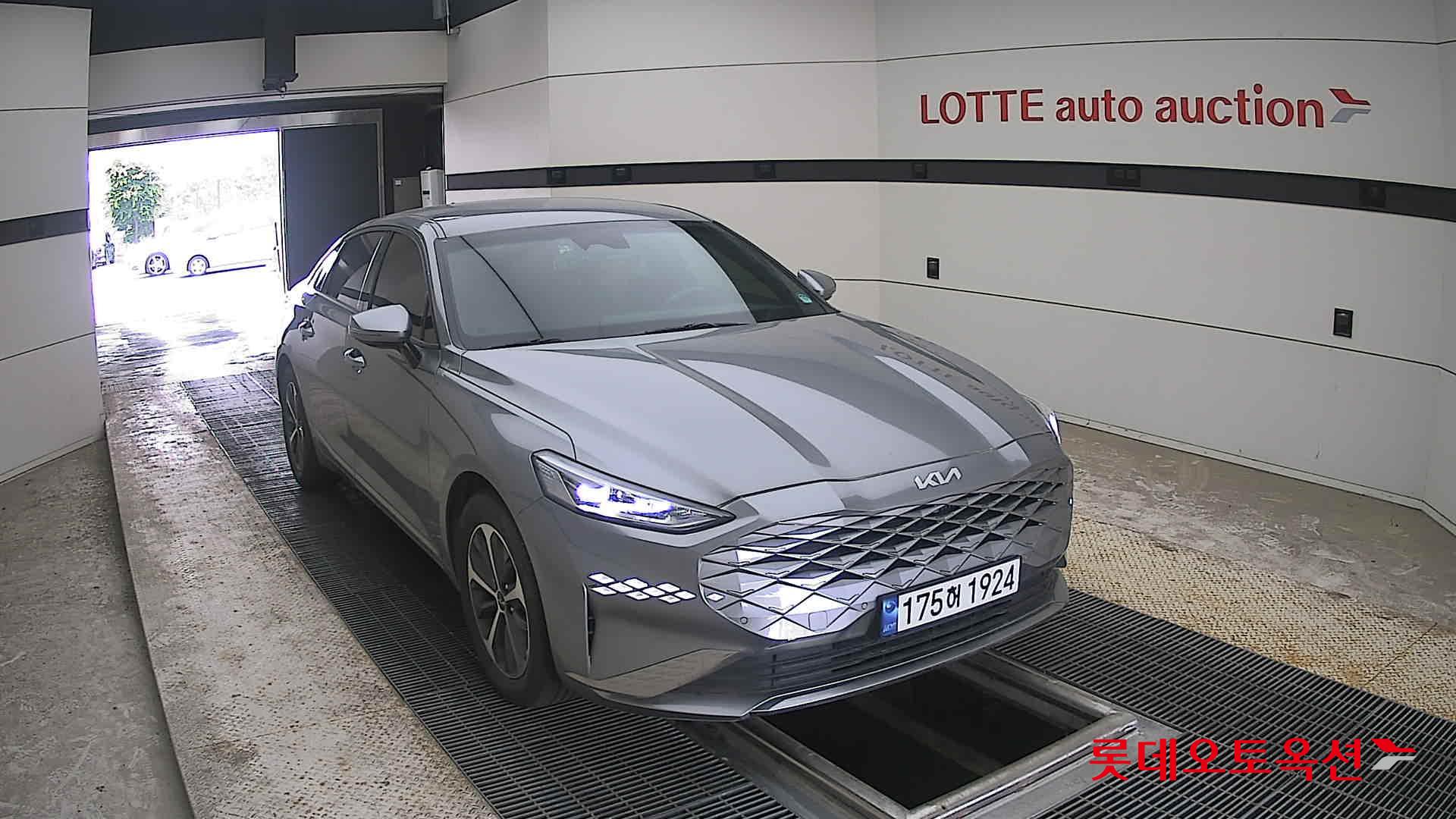 2024 - kia k8