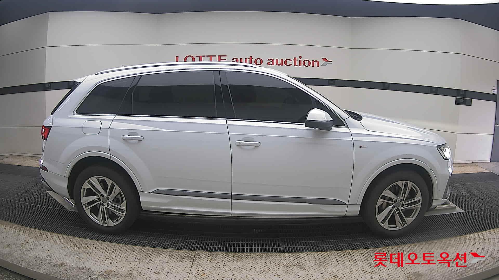 2021 - audi q7