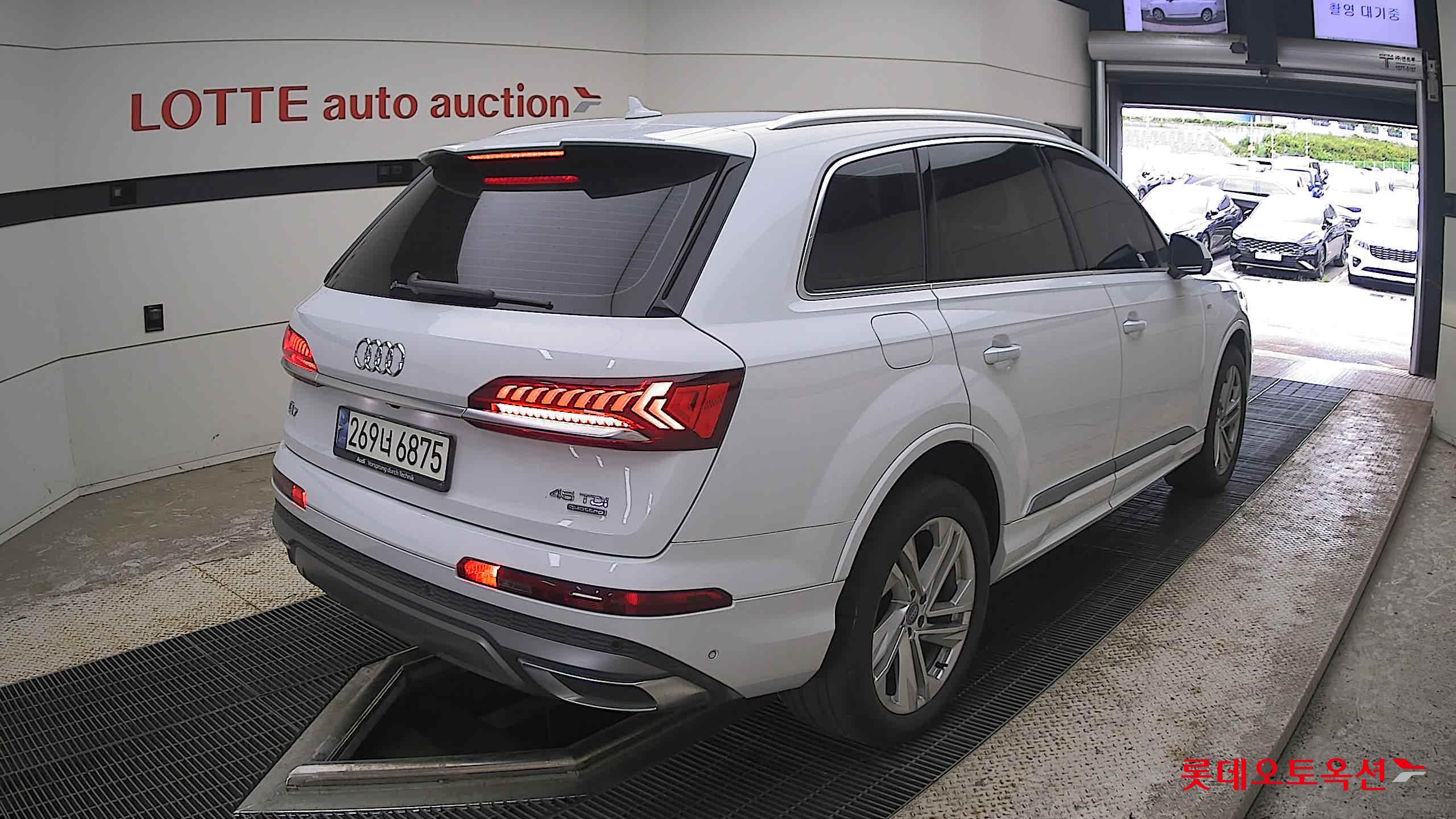 2021 - audi q7