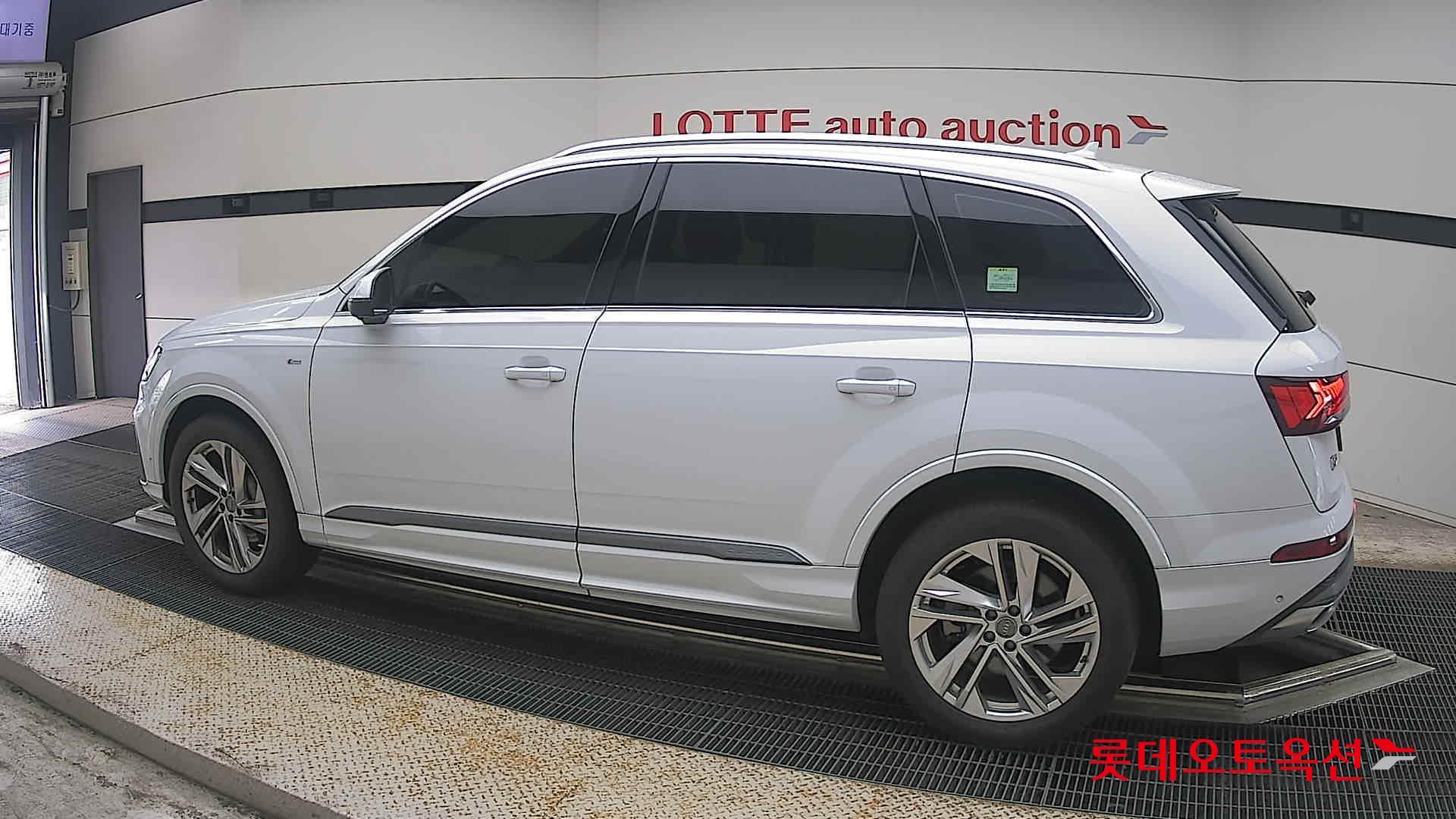 2021 - audi q7