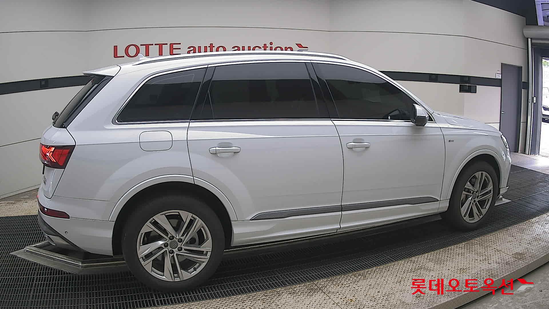 2021 - audi q7