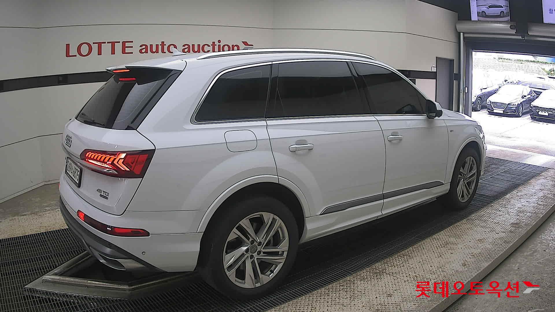 2021 - audi q7
