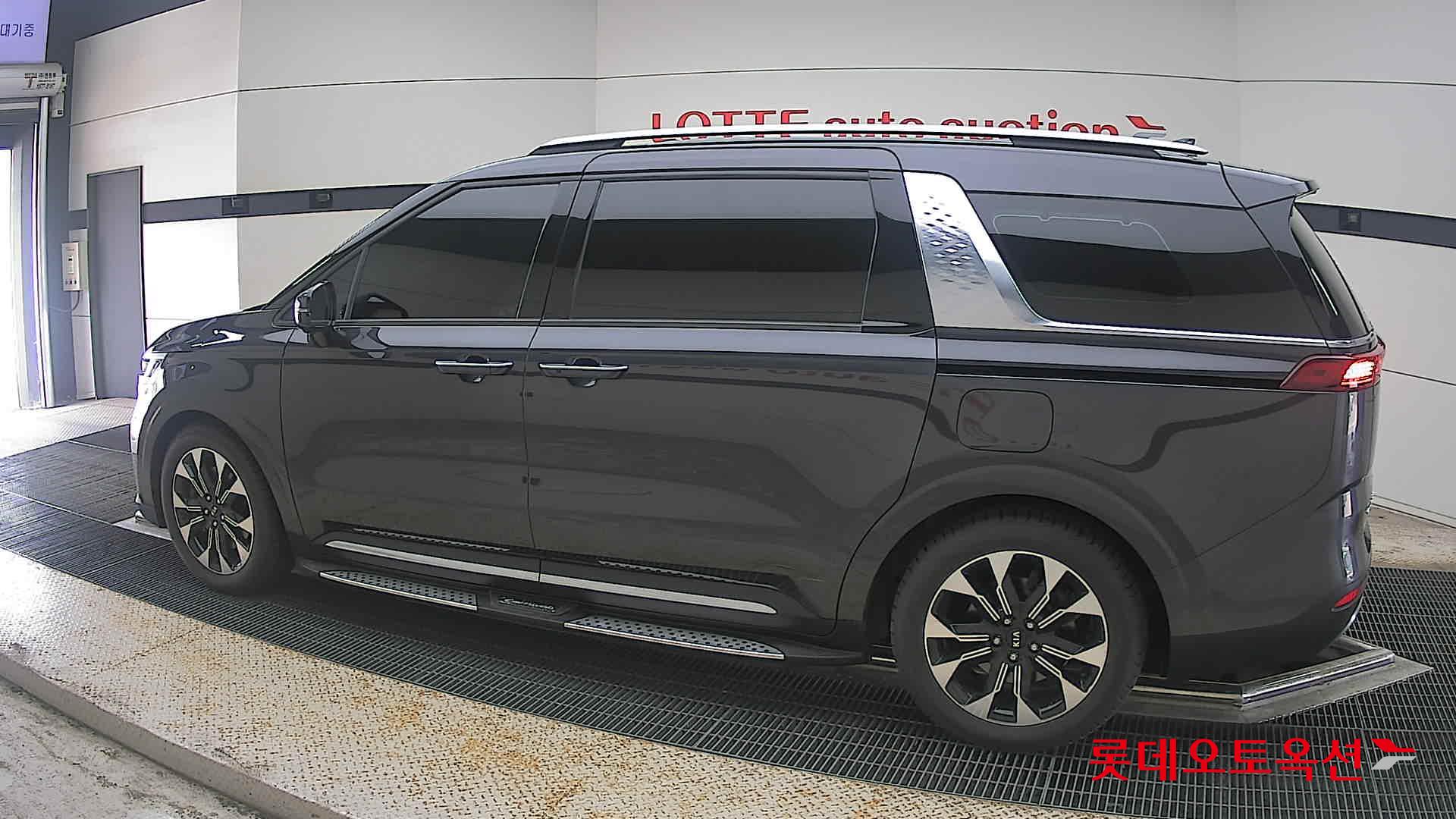 2021 - kia carnival