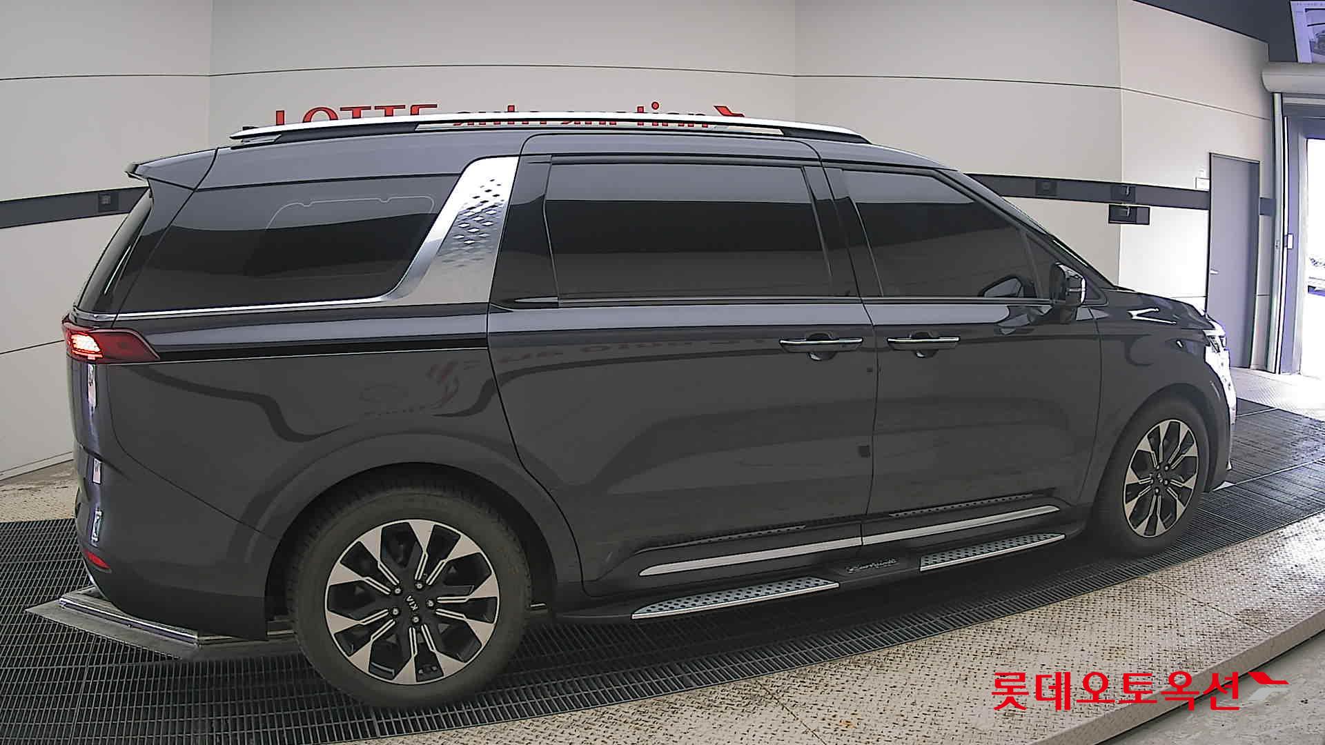 2021 - kia carnival