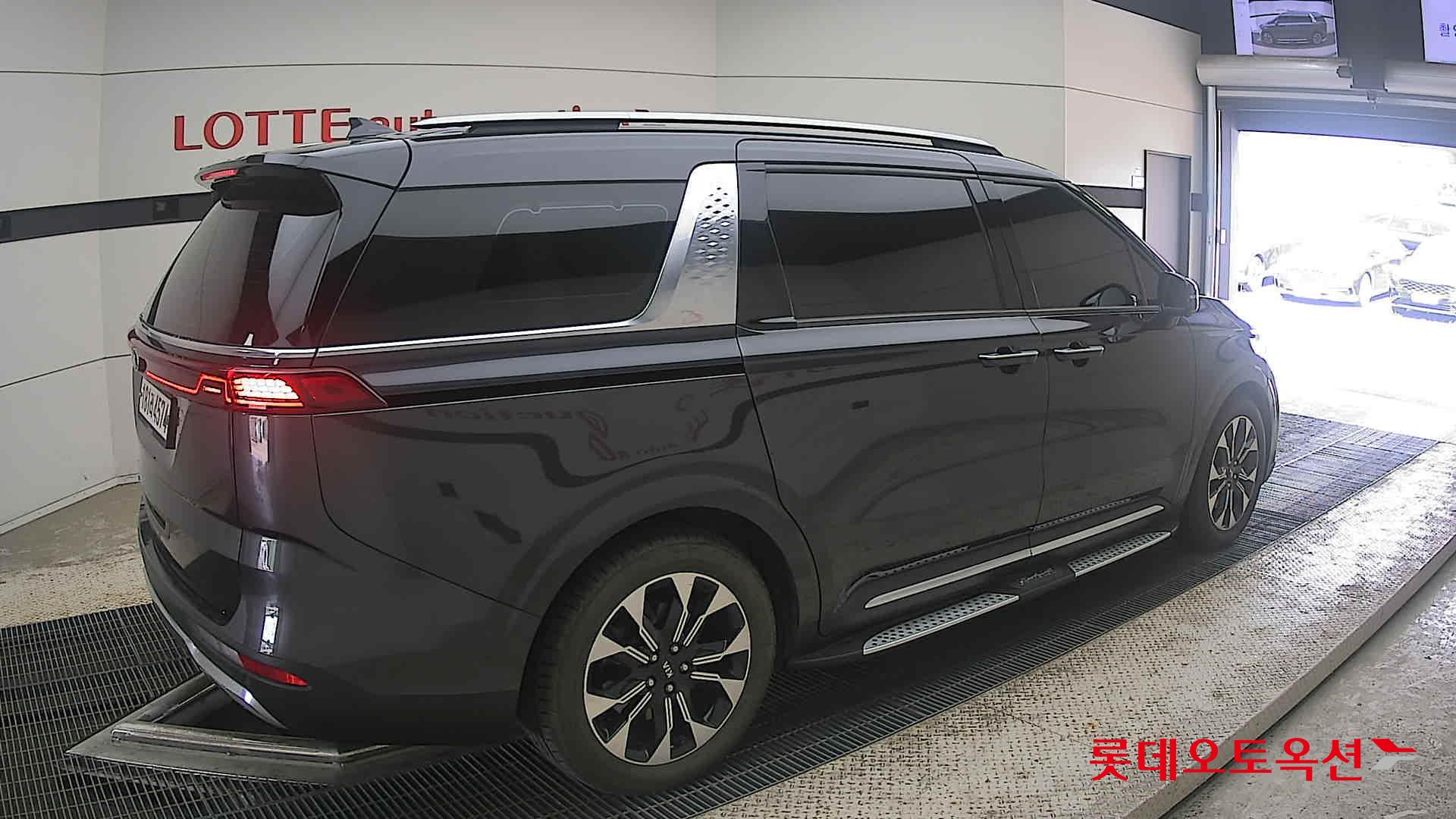2021 - kia carnival