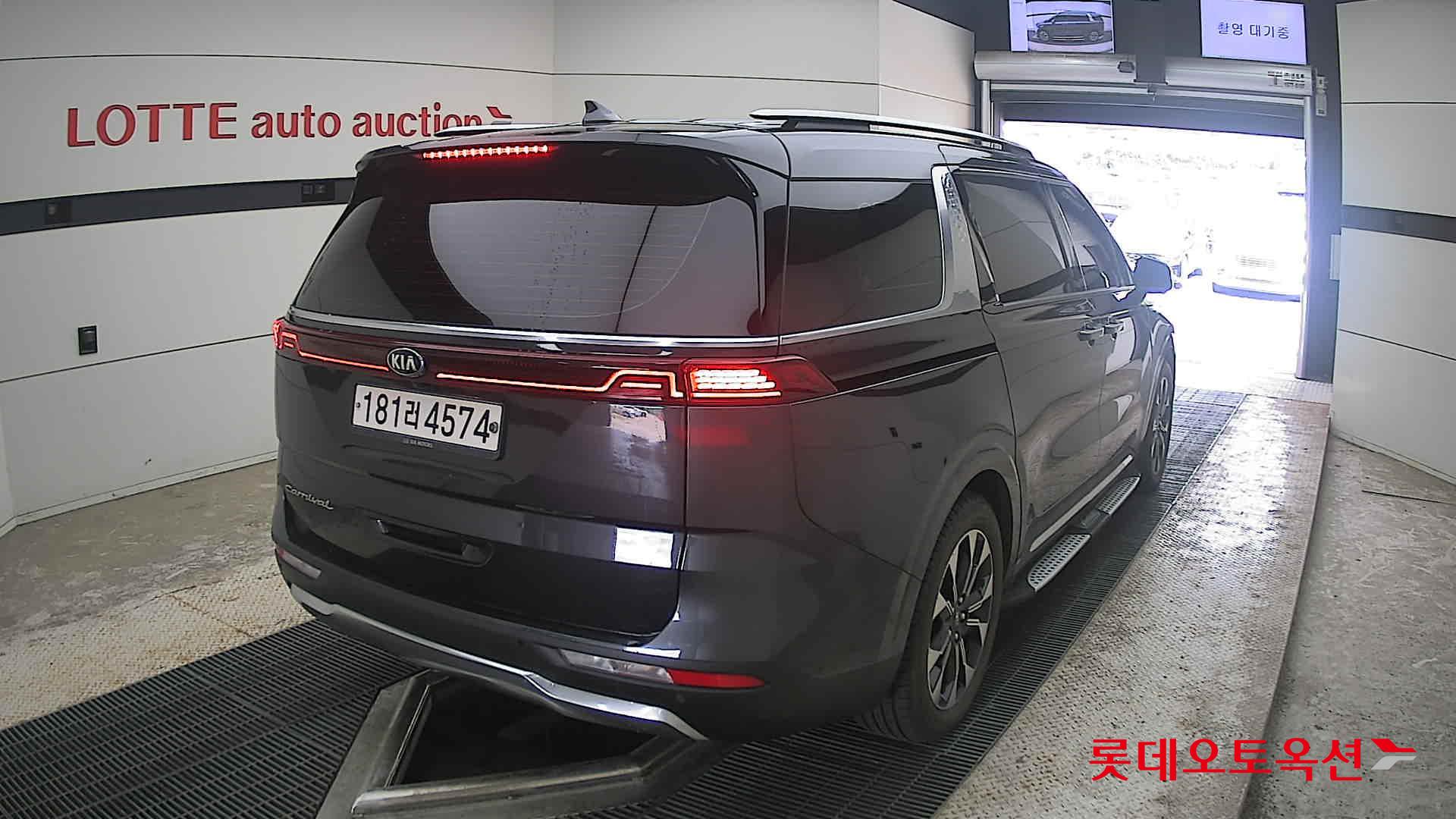 2021 - kia carnival