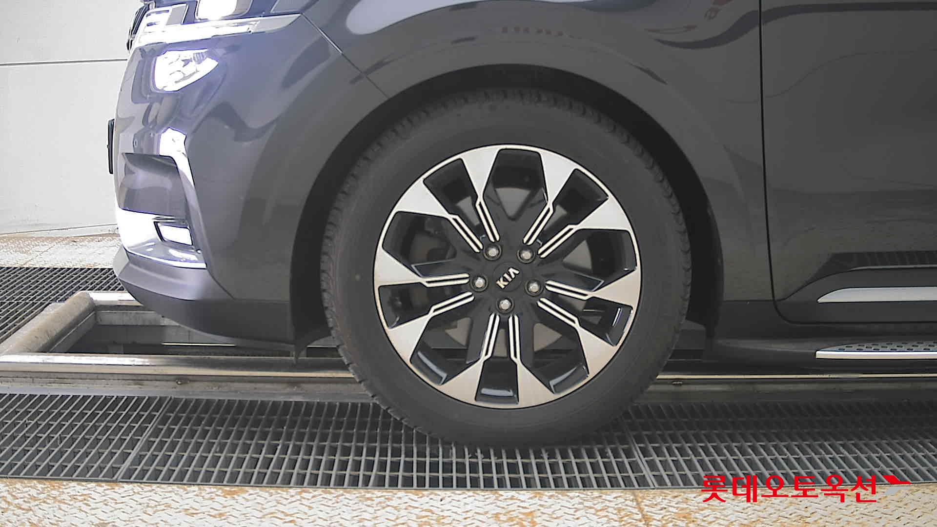 2021 - kia carnival
