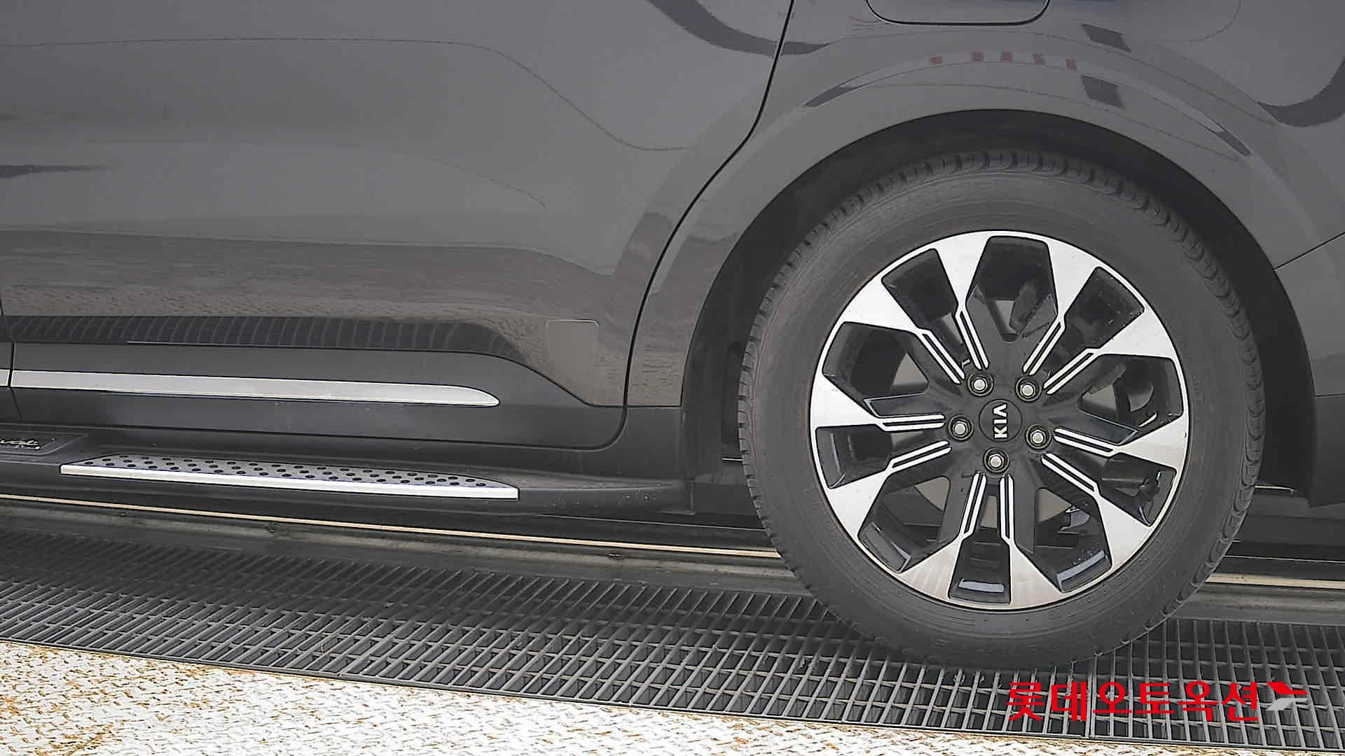 2021 - kia carnival