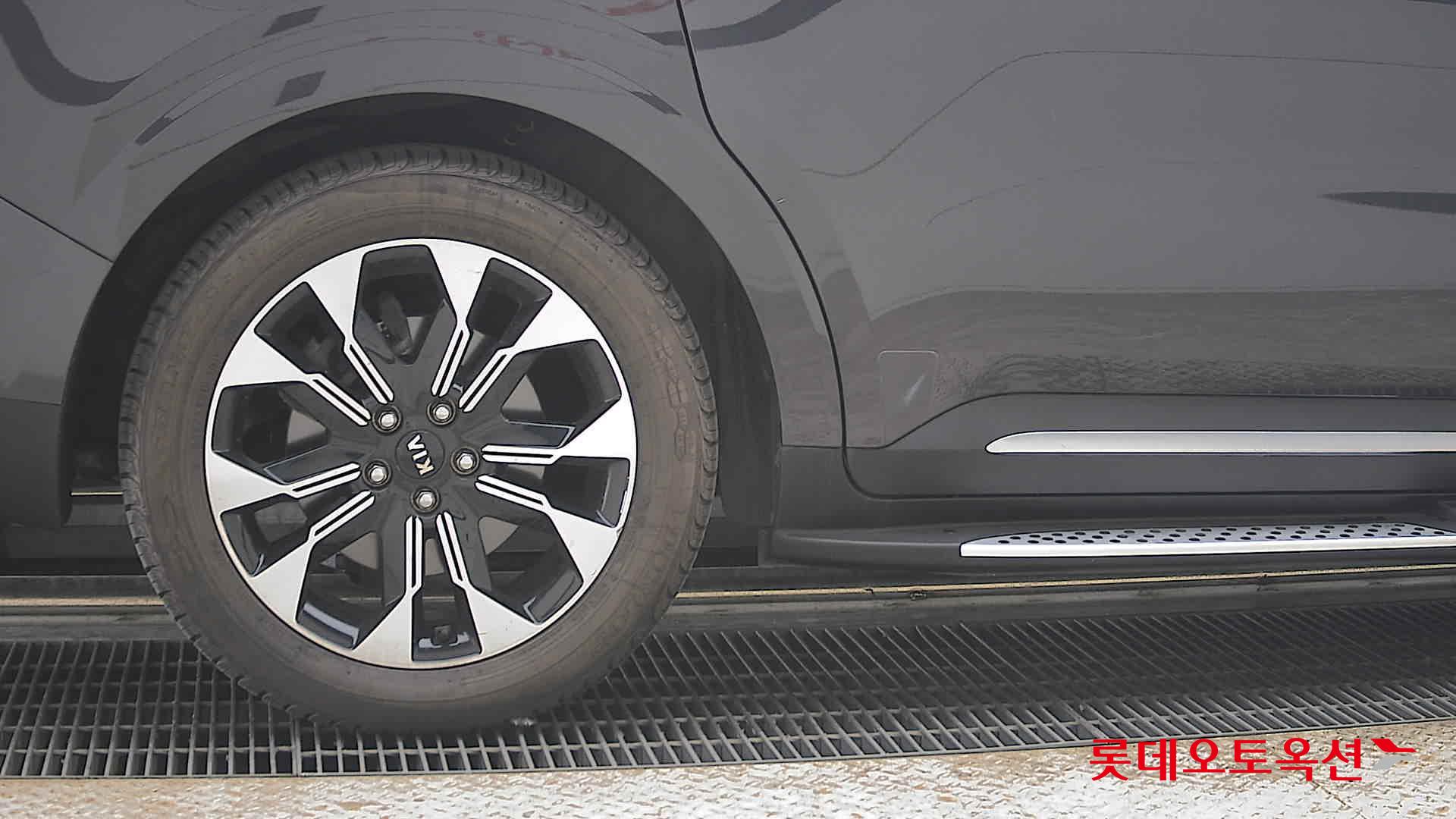 2021 - kia carnival
