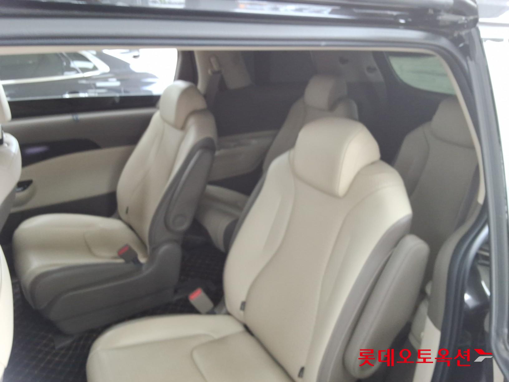 2021 - kia carnival