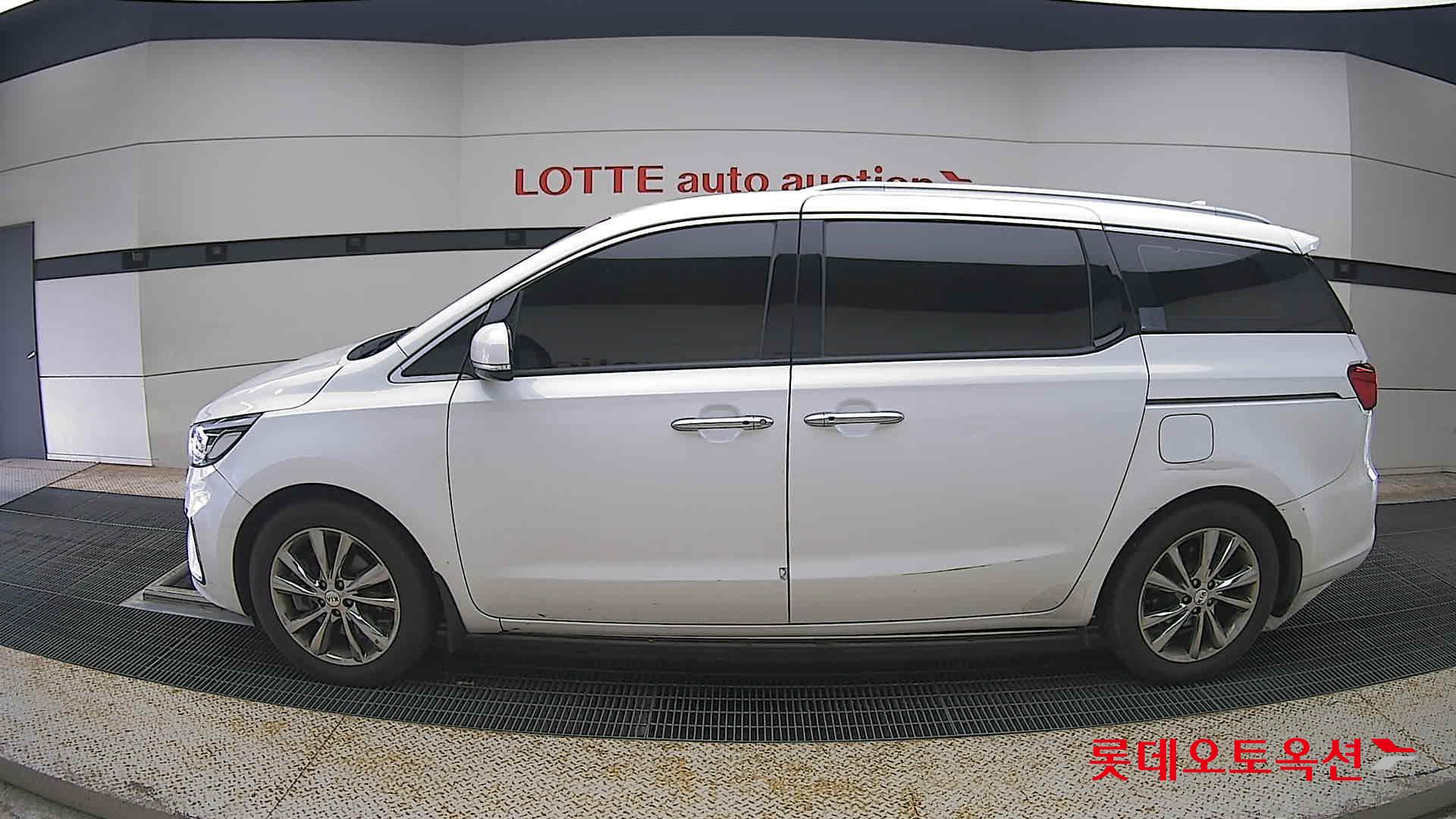 2020 - kia carnival