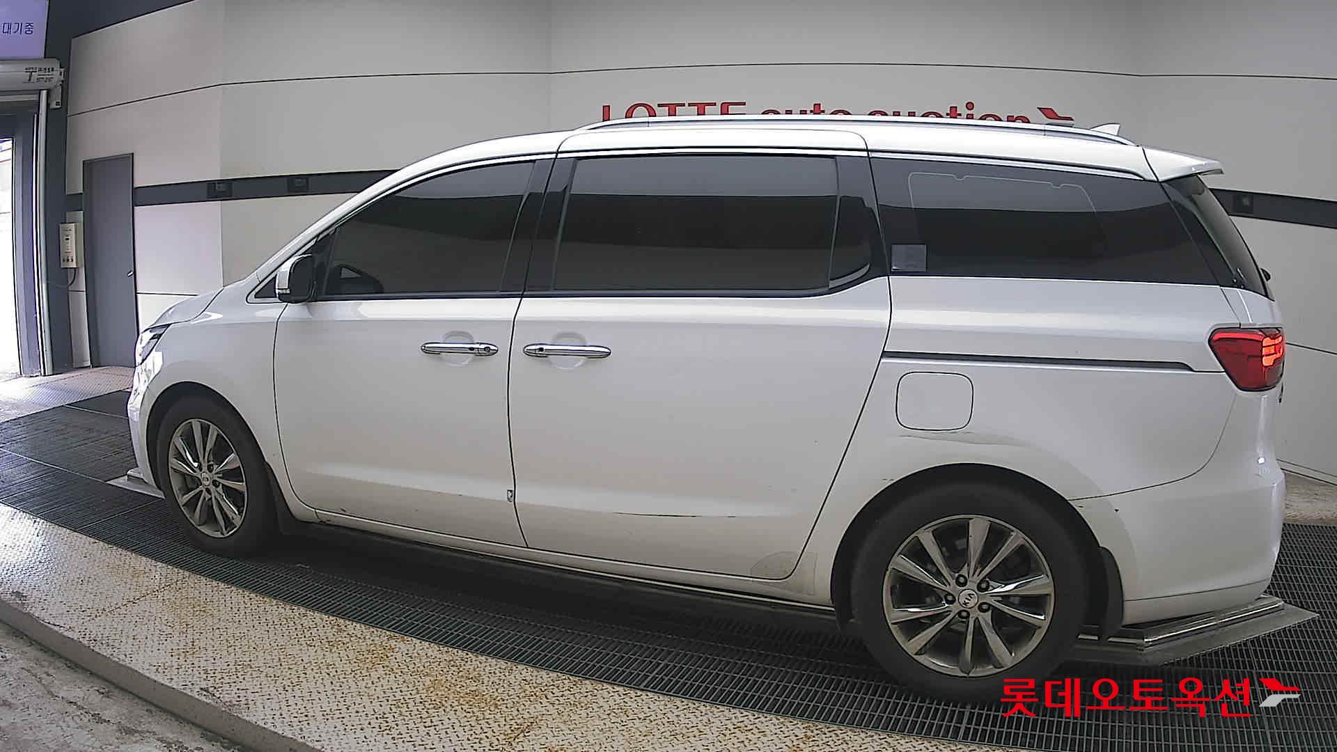 2020 - kia carnival