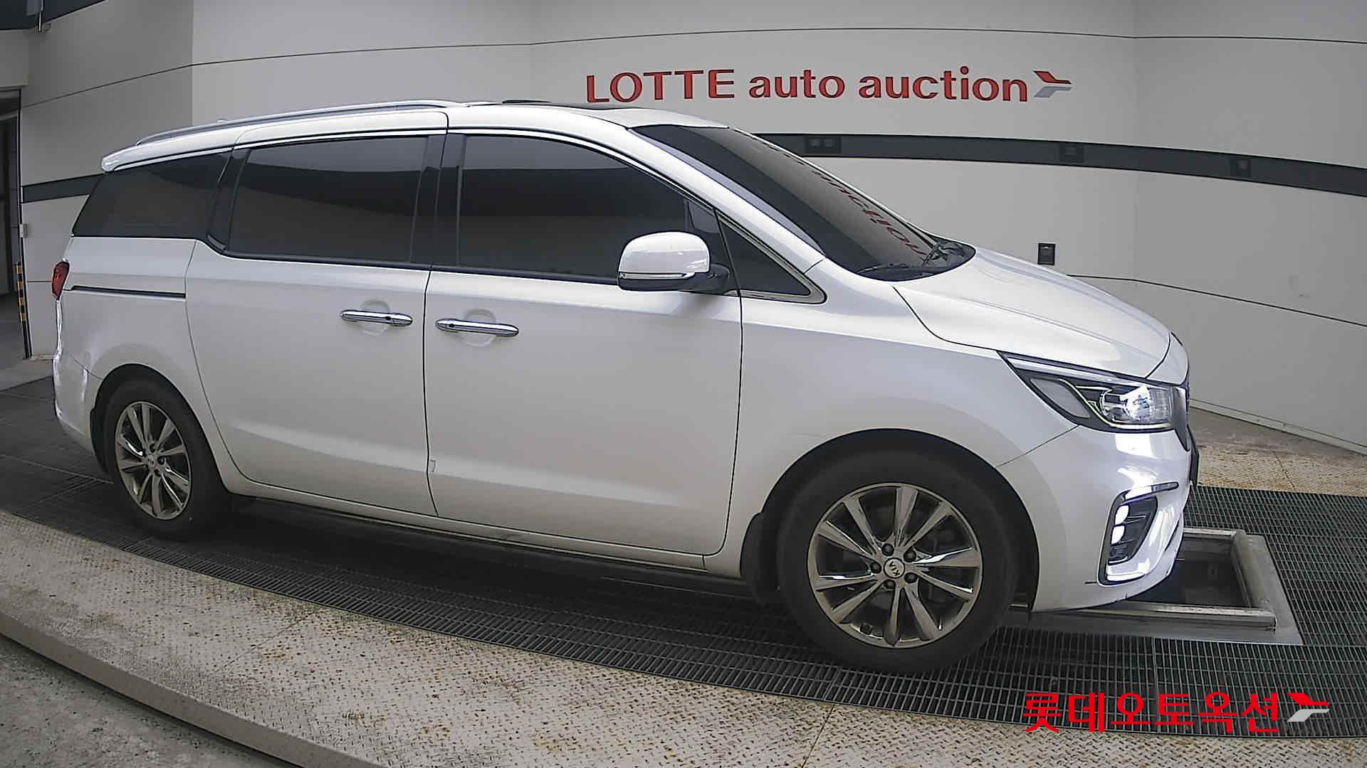 2020 - kia carnival