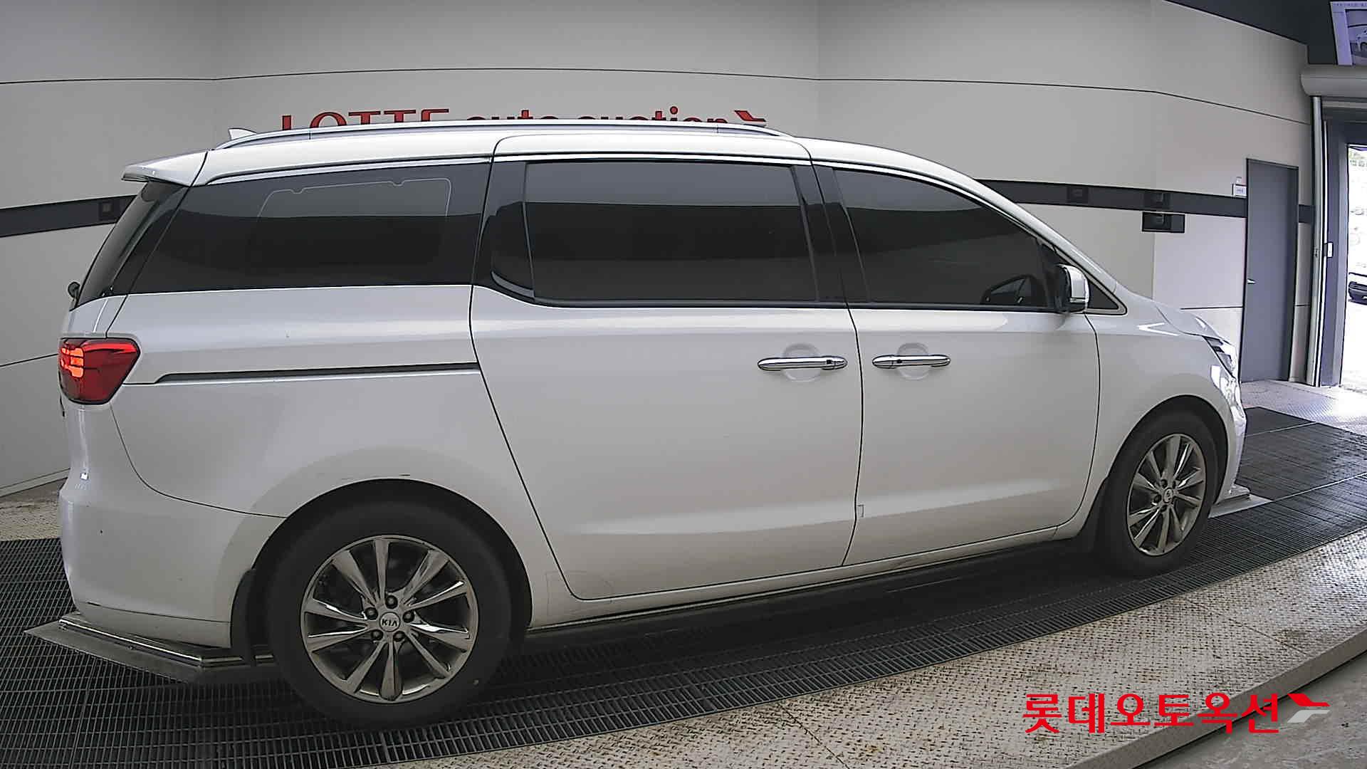 2020 - kia carnival