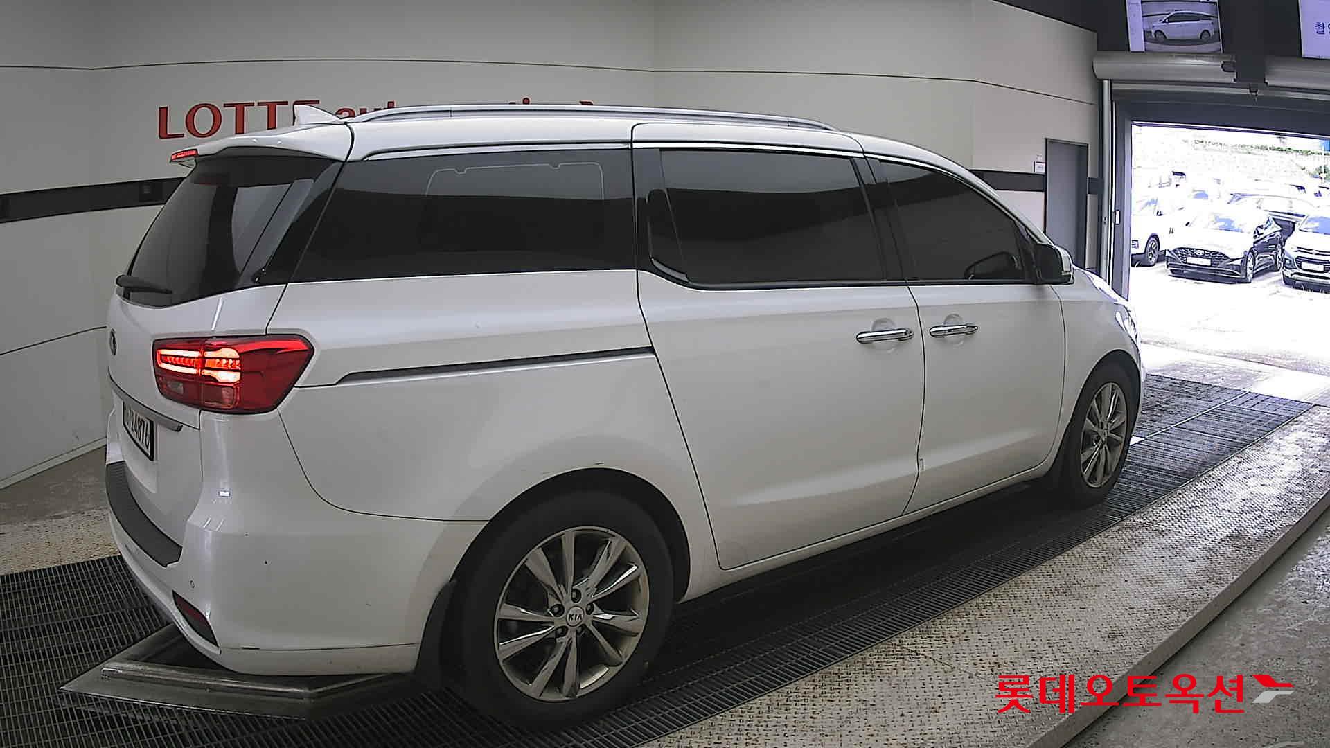 2020 - kia carnival