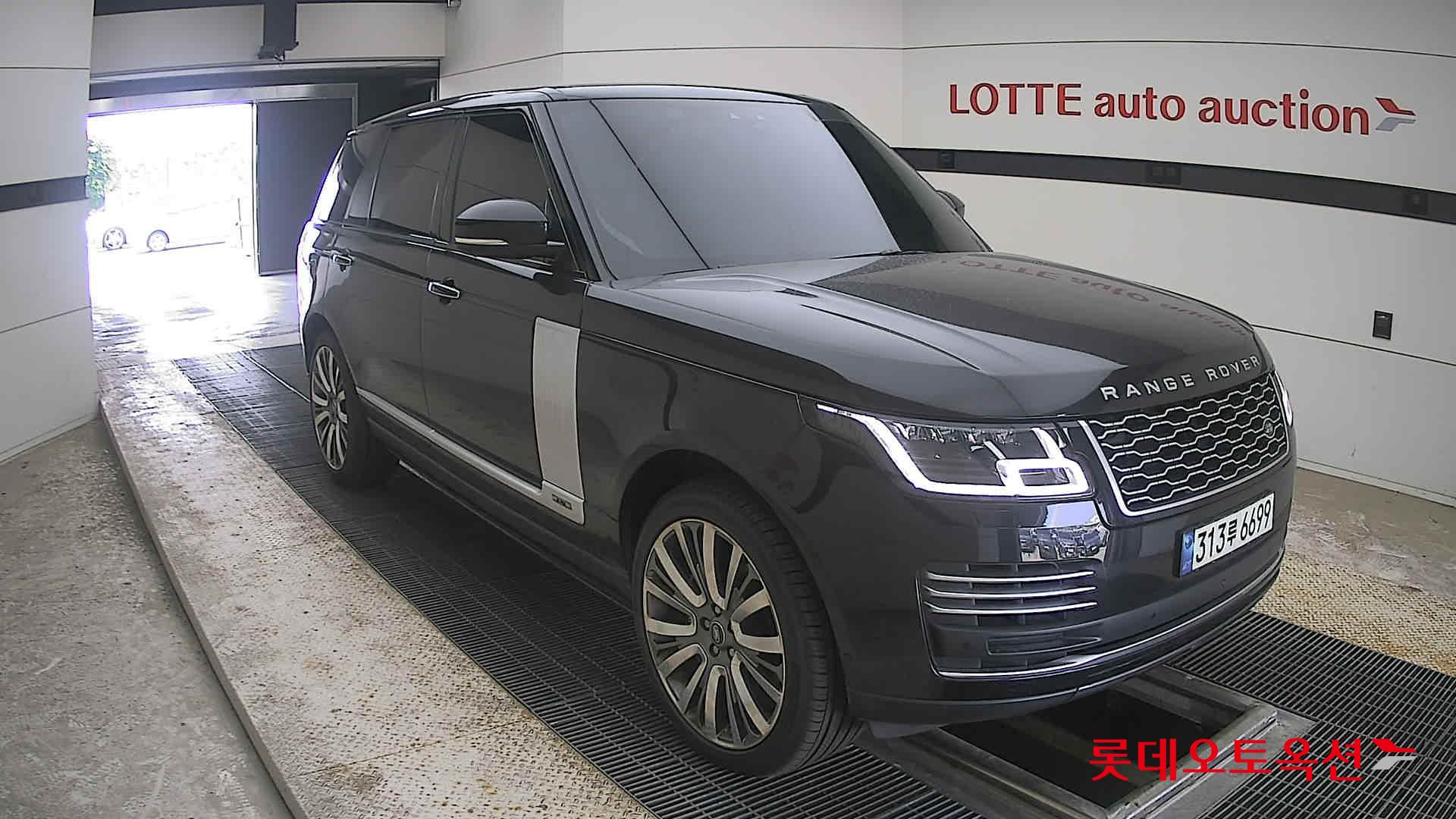 2021 - land rover range rover