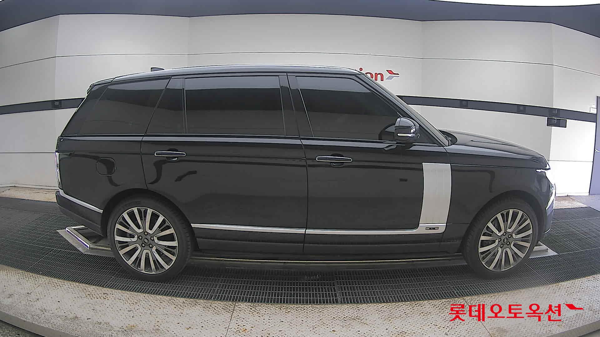 2021 - land rover range rover