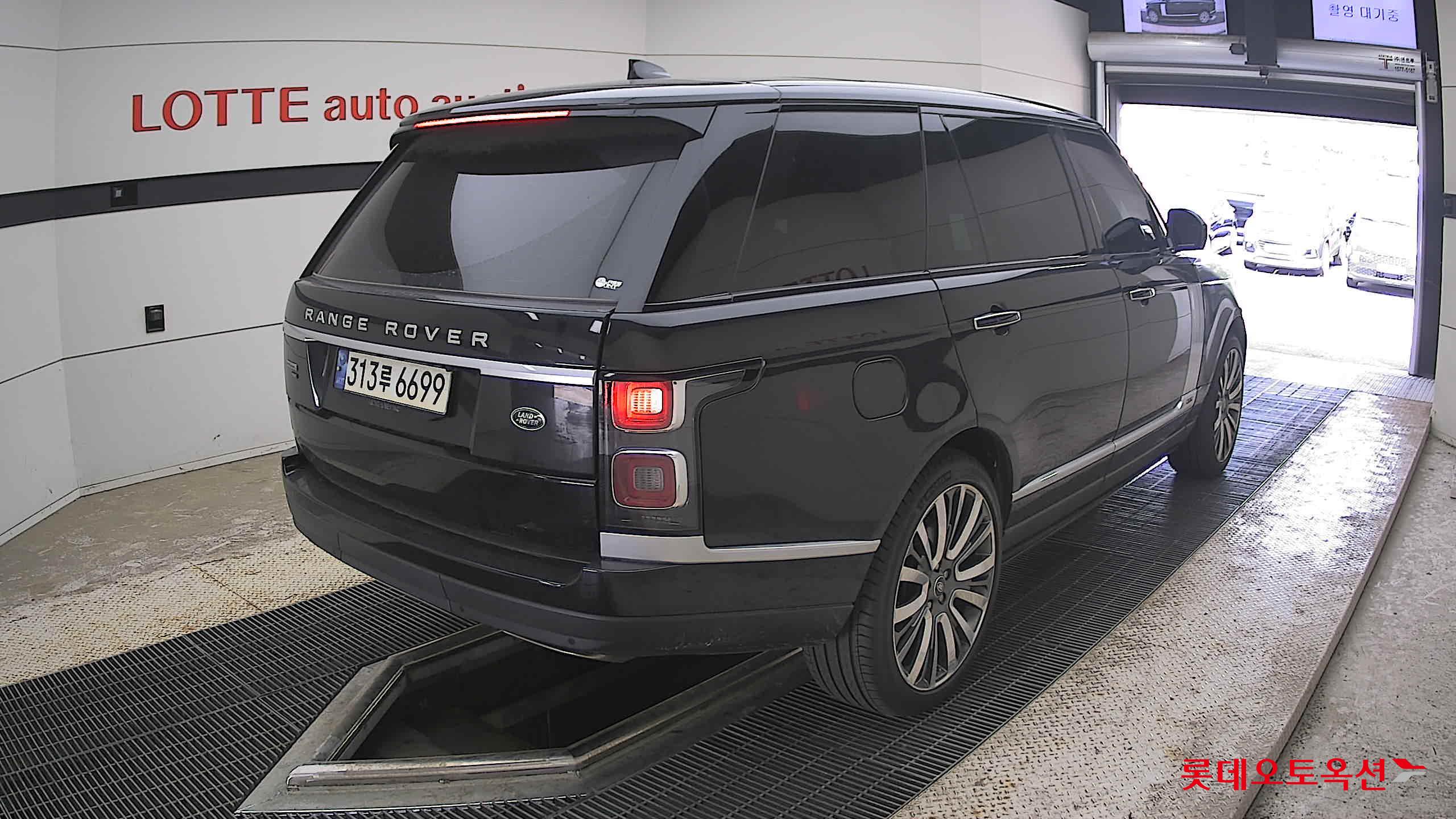 2021 - land rover range rover