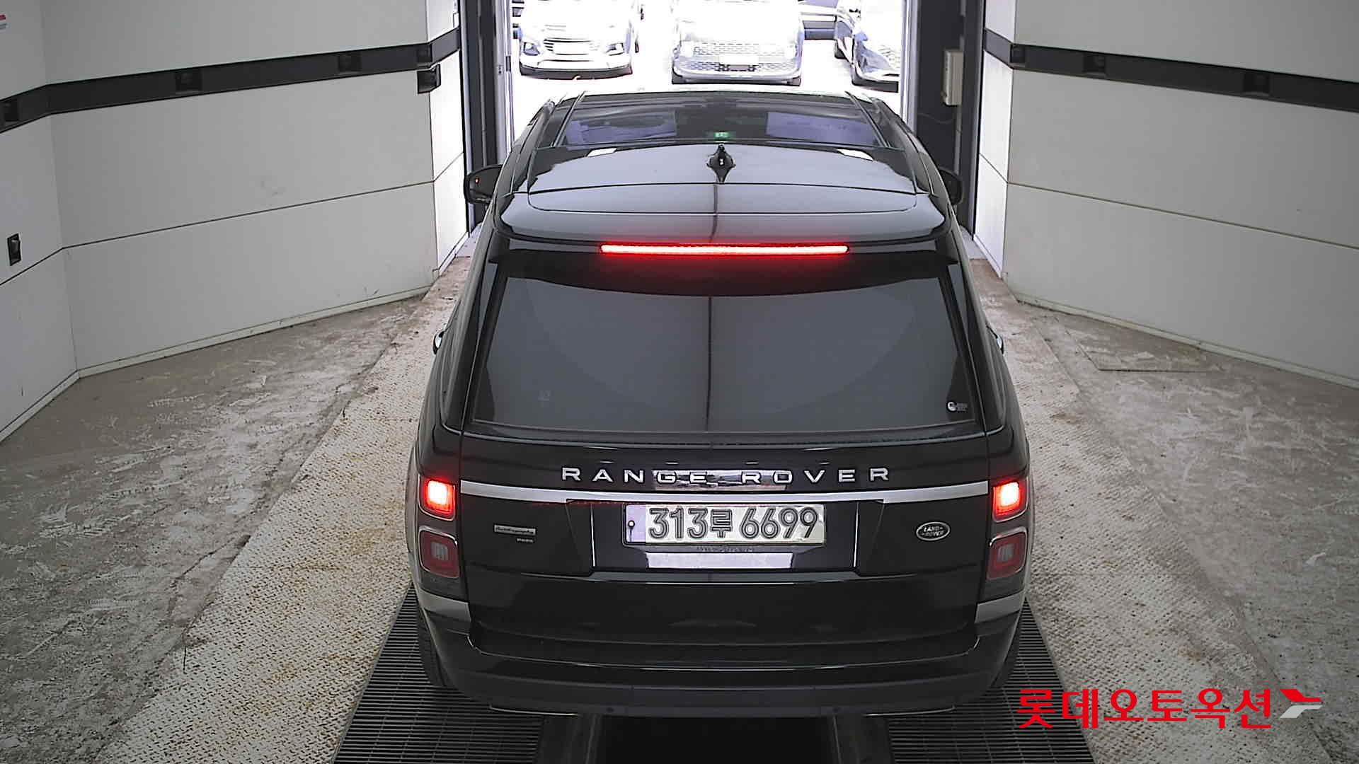 2021 - land rover range rover