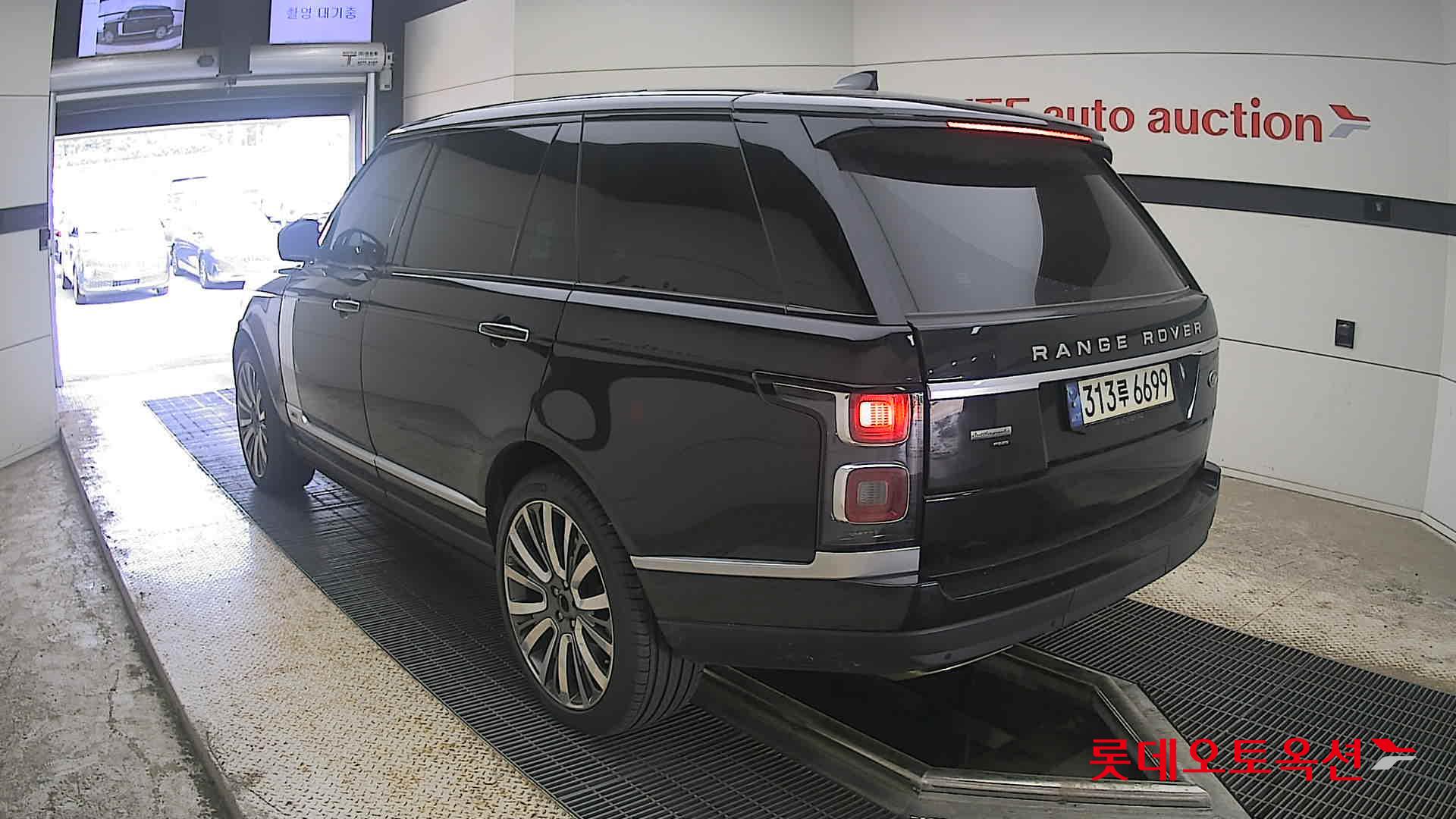 2021 - land rover range rover